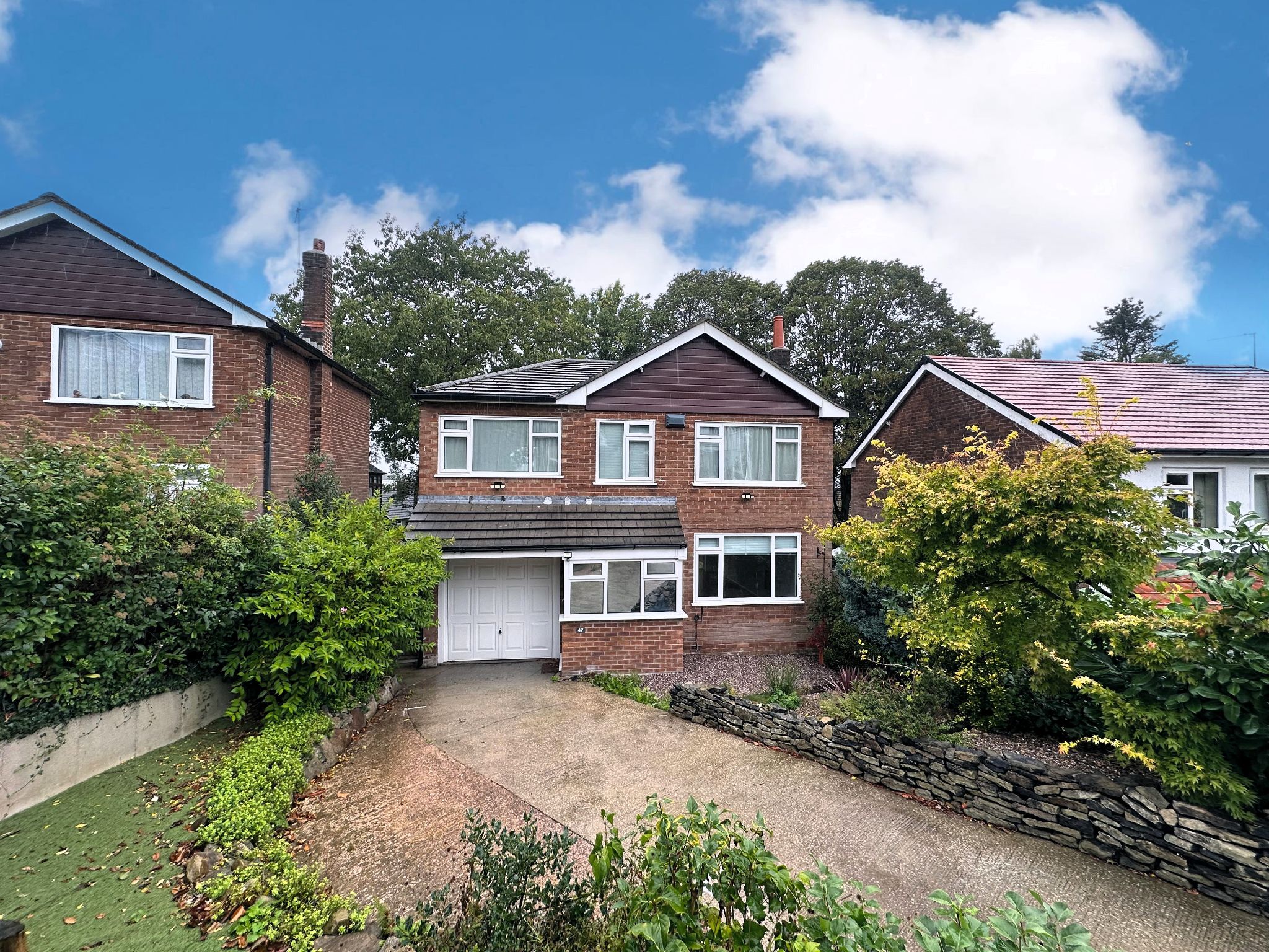 4 bedroom detached house For Sale in Stockport - Property photograph.
