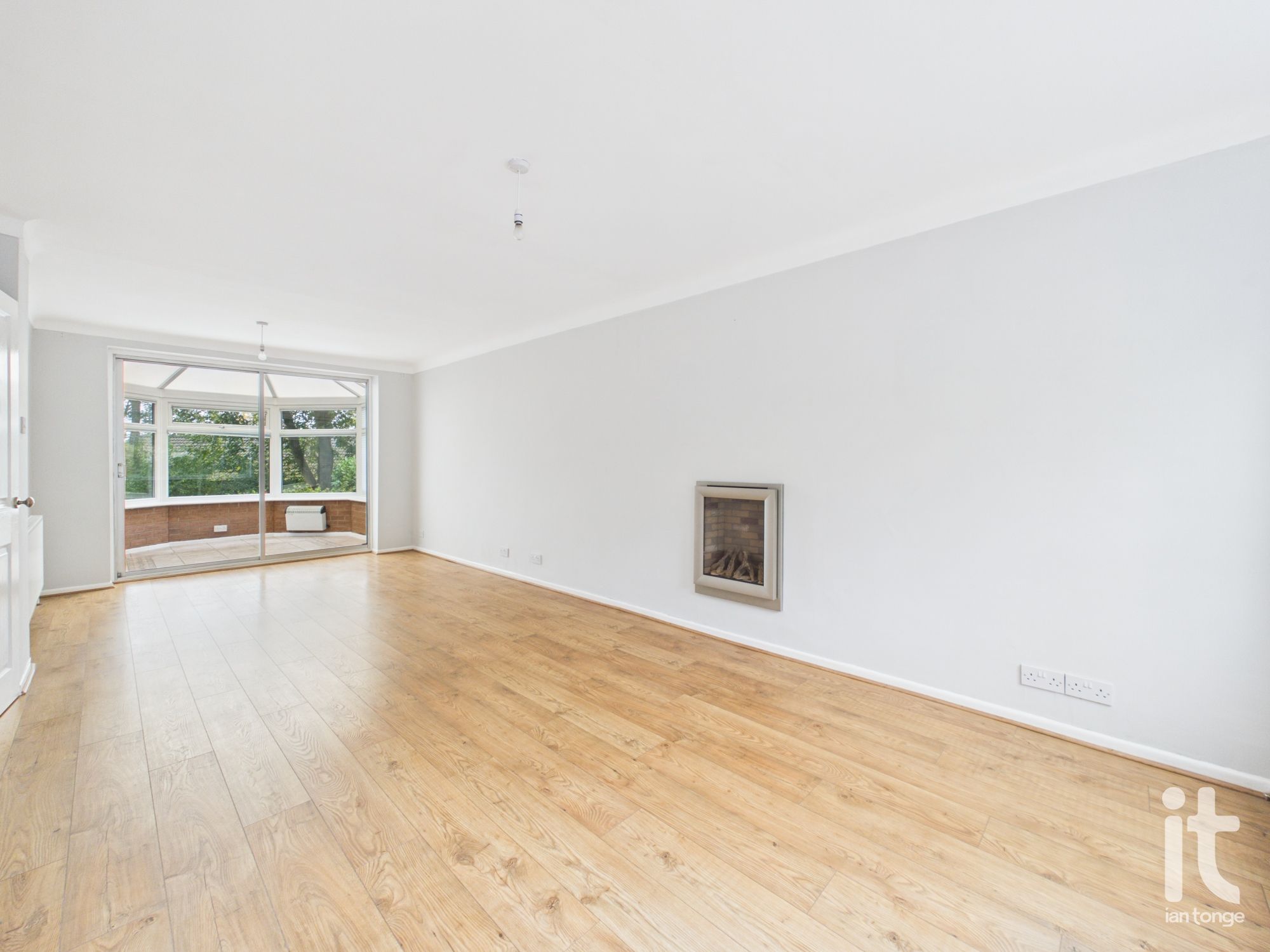 4 bedroom detached house For Sale in Stockport - Photograph 3.
