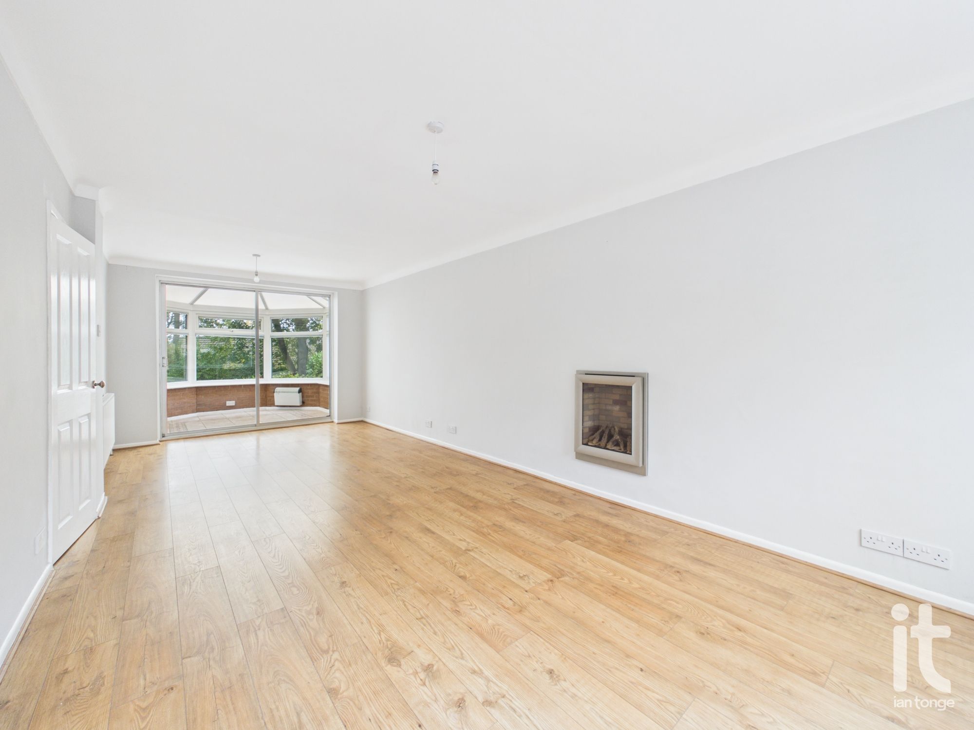 4 bedroom detached house For Sale in Stockport - Property photograph.
