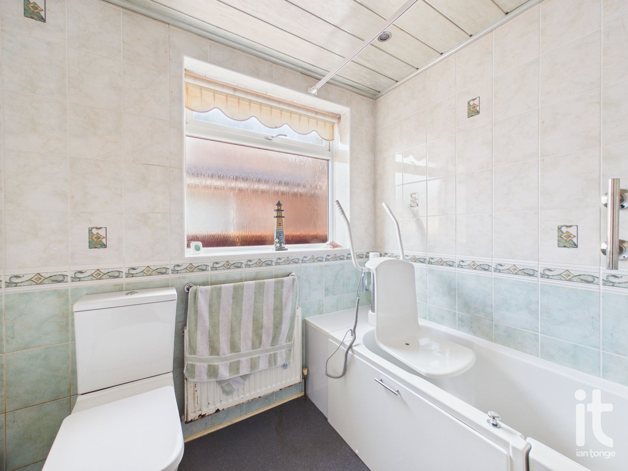 3 bedroom detached bungalow For Sale in Stockport - Photograph 18.