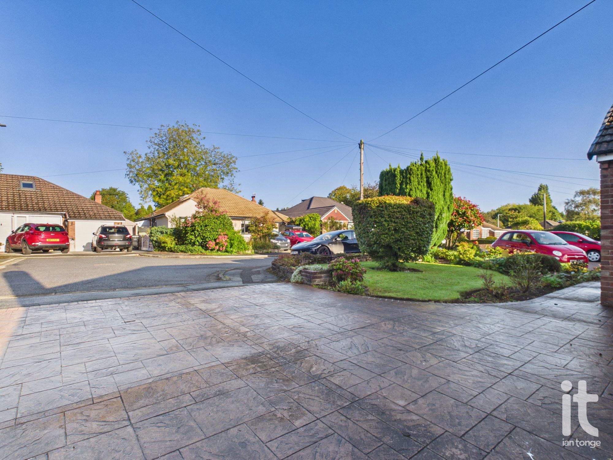 3 bedroom detached bungalow For Sale in Stockport - Photograph 23.