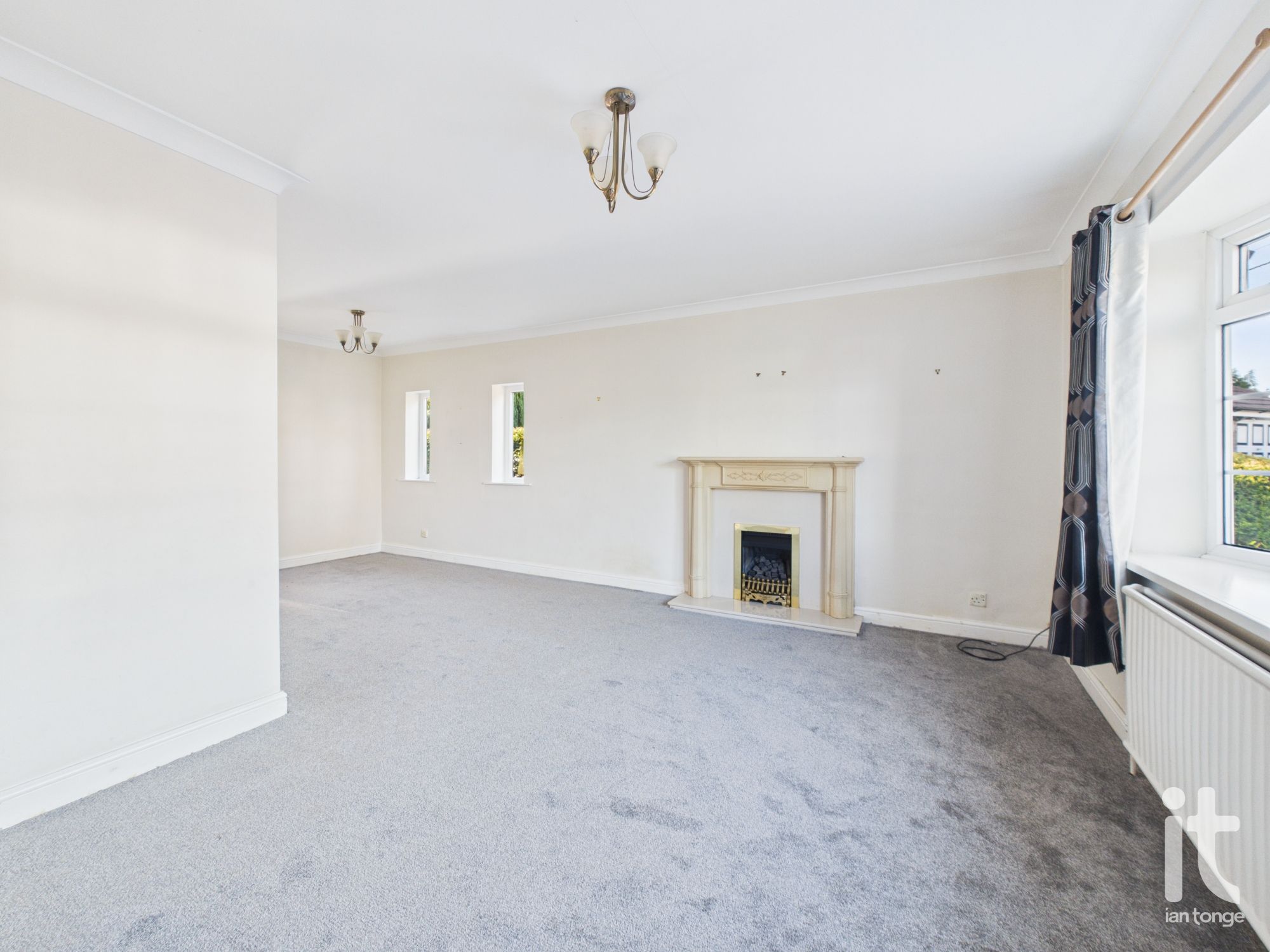 3 bedroom detached bungalow For Sale in Stockport - Photograph 10.