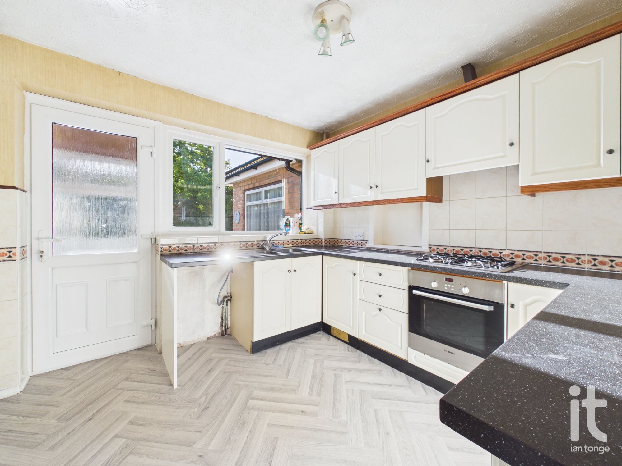 3 bedroom detached bungalow For Sale in Stockport - Property photograph.