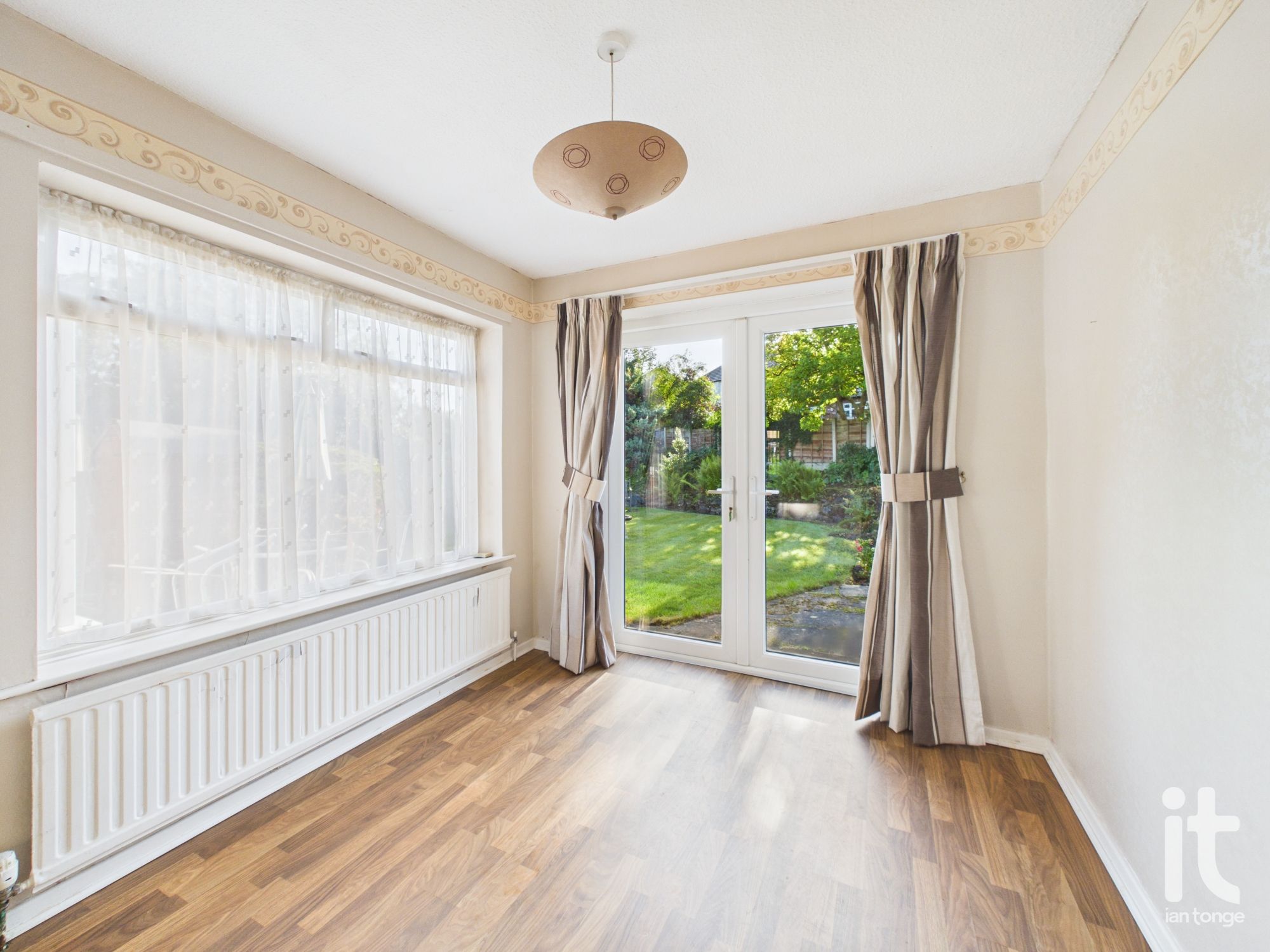 3 bedroom detached bungalow For Sale in Stockport - Photograph 15.