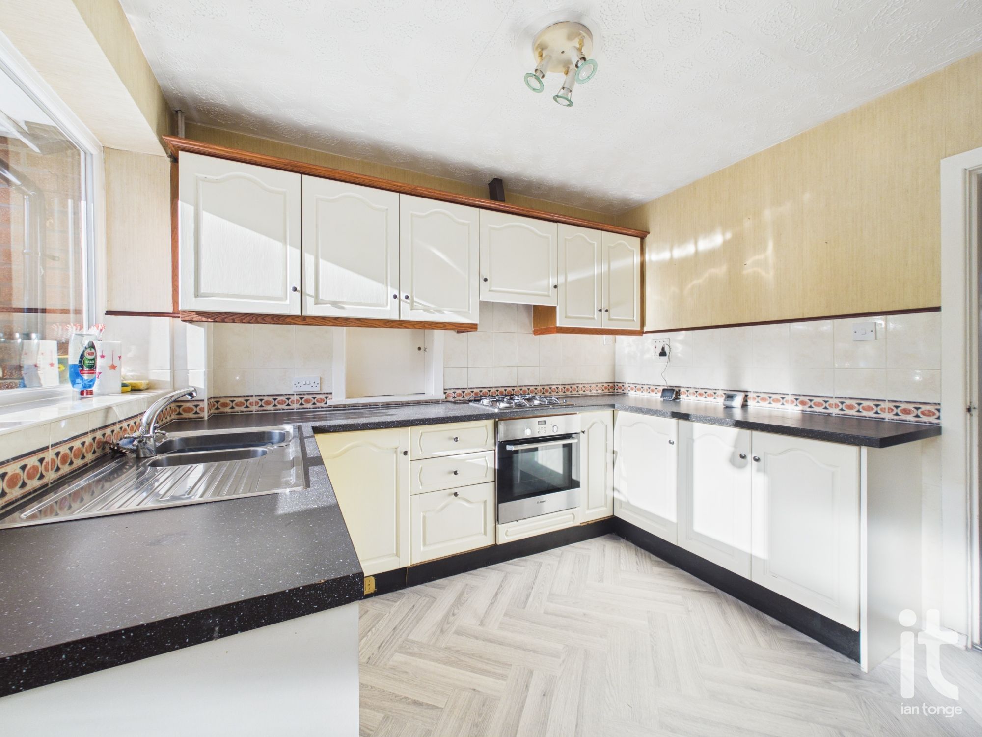 3 bedroom detached bungalow For Sale in Stockport - Photograph 9.