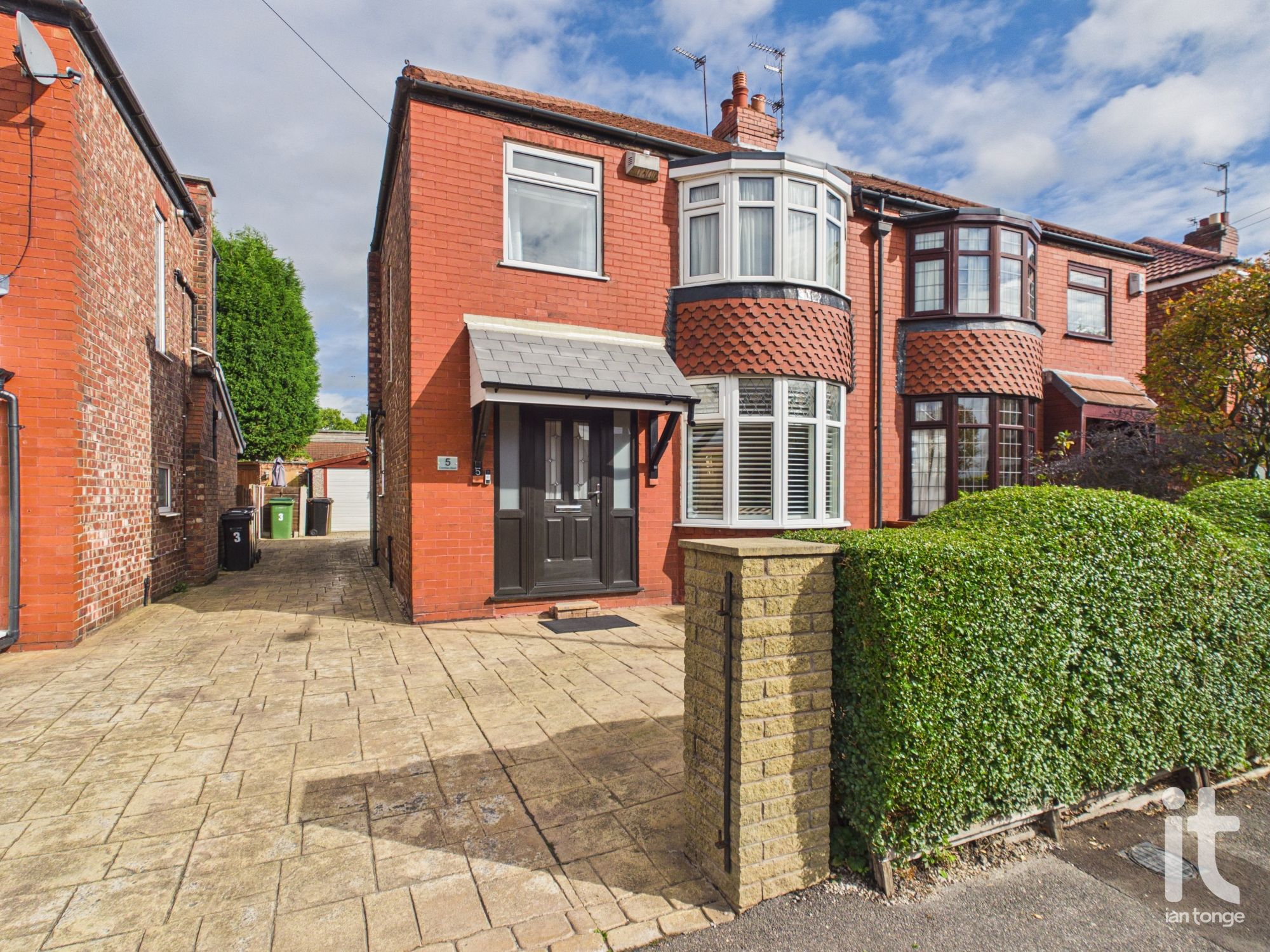 3 bedroom semi-detached house For Sale in Stockport - Property photograph.