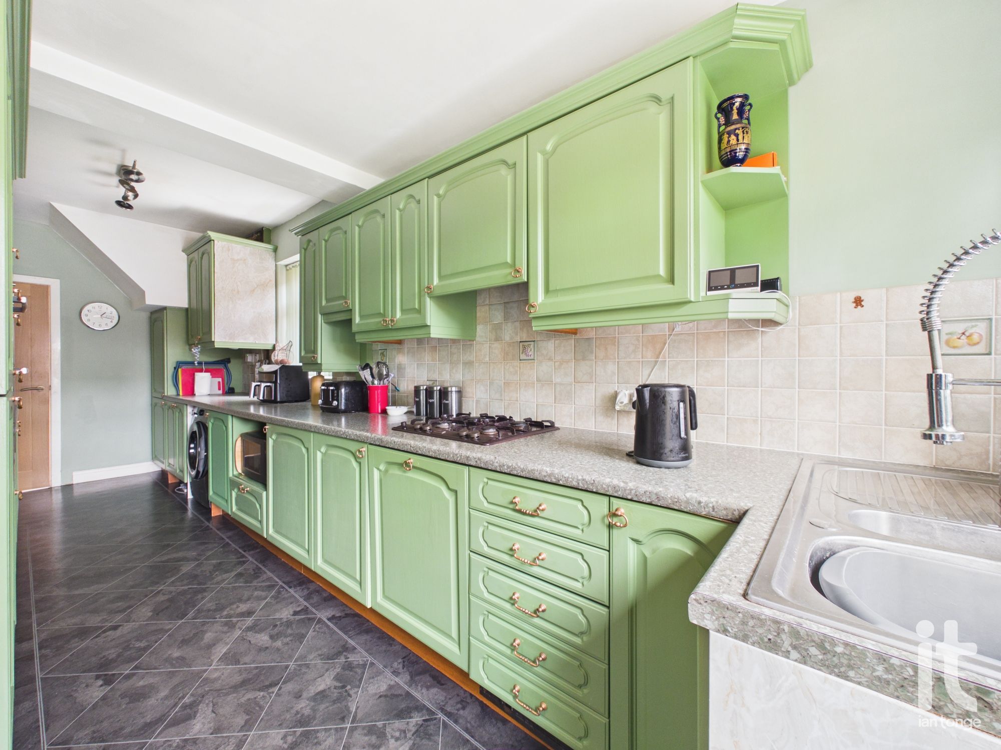 3 bedroom semi-detached house For Sale in Stockport - Photograph 18.