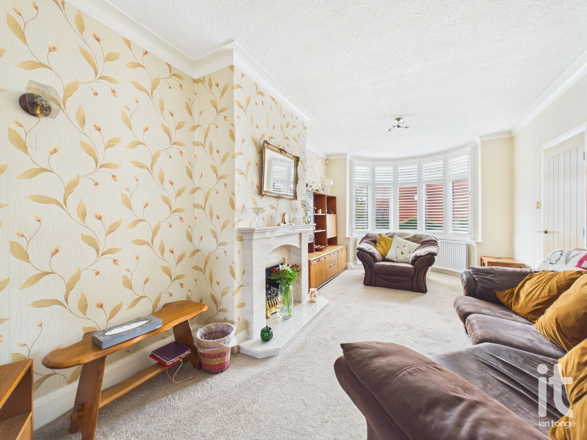3 bedroom semi-detached house For Sale in Stockport - Property photograph.