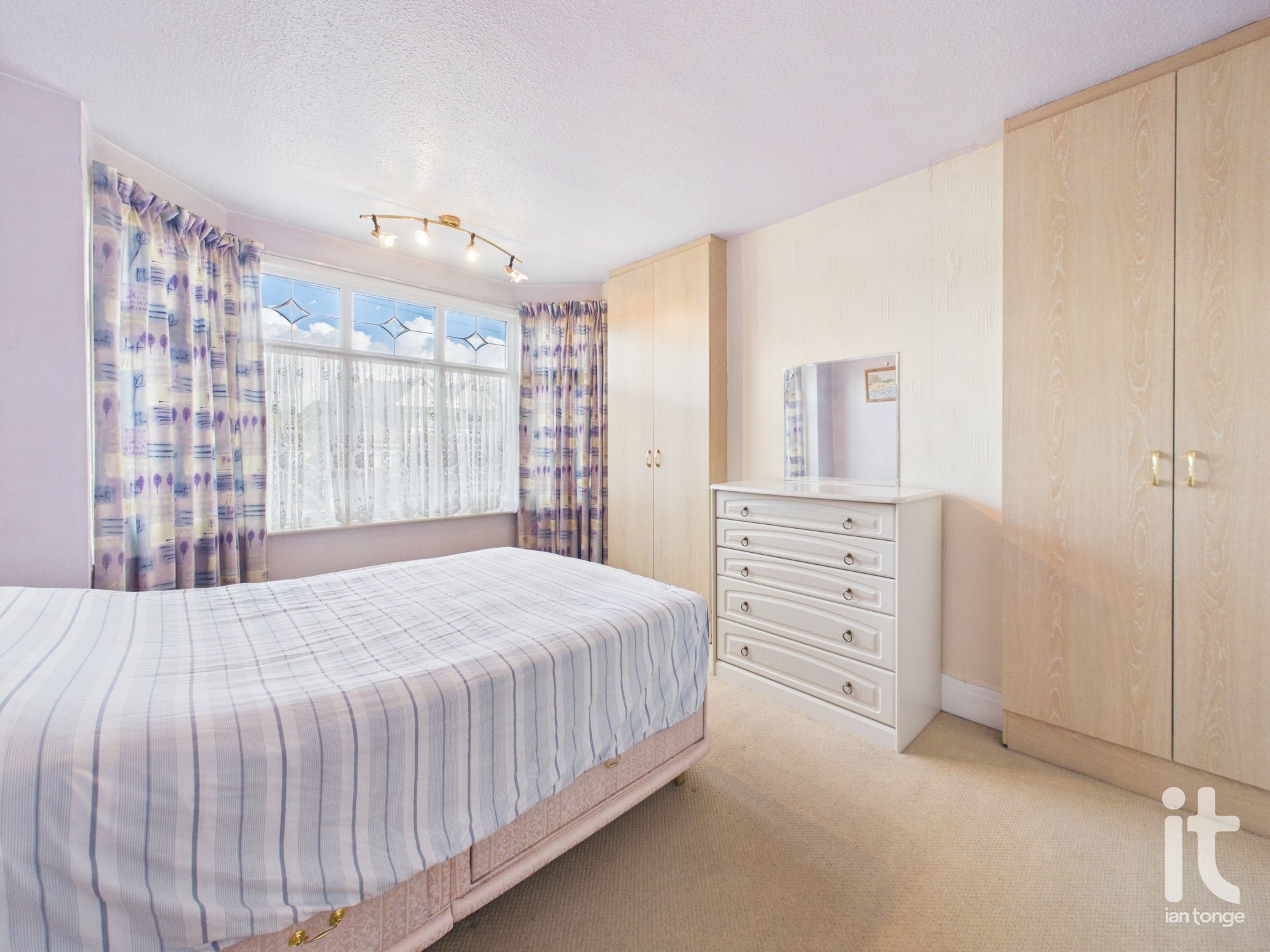 3 bedroom semi-detached house For Sale in Stockport - Photograph 6.