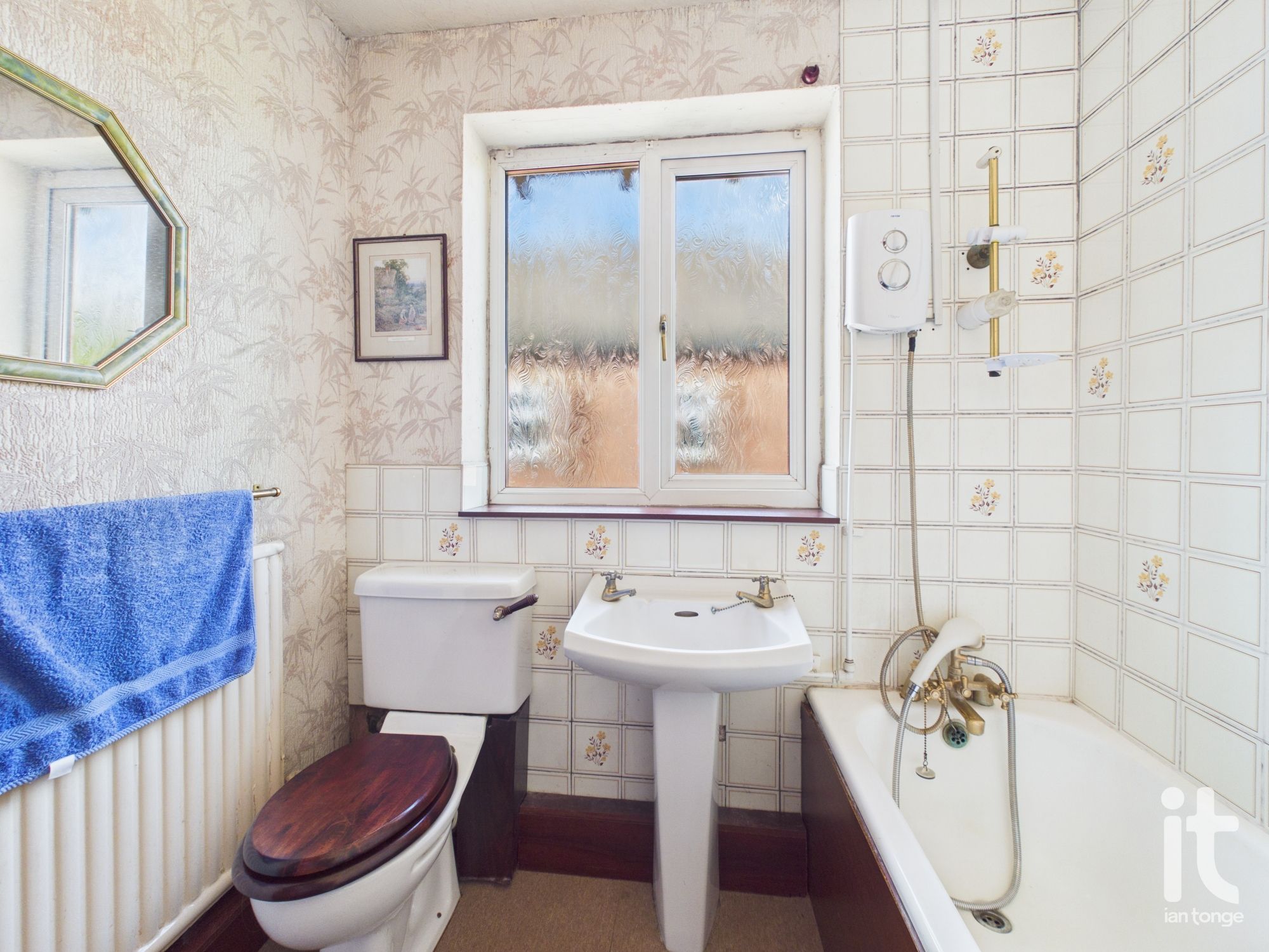 3 bedroom semi-detached house For Sale in Stockport - Photograph 1.