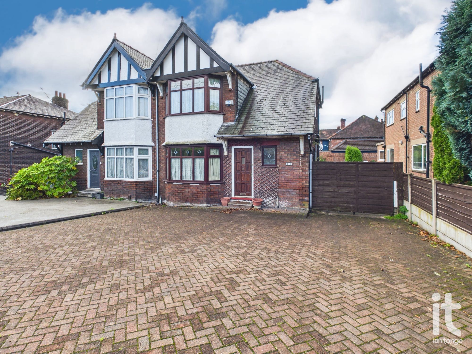 3 bedroom semi-detached house For Sale in Stockport - Property photograph.