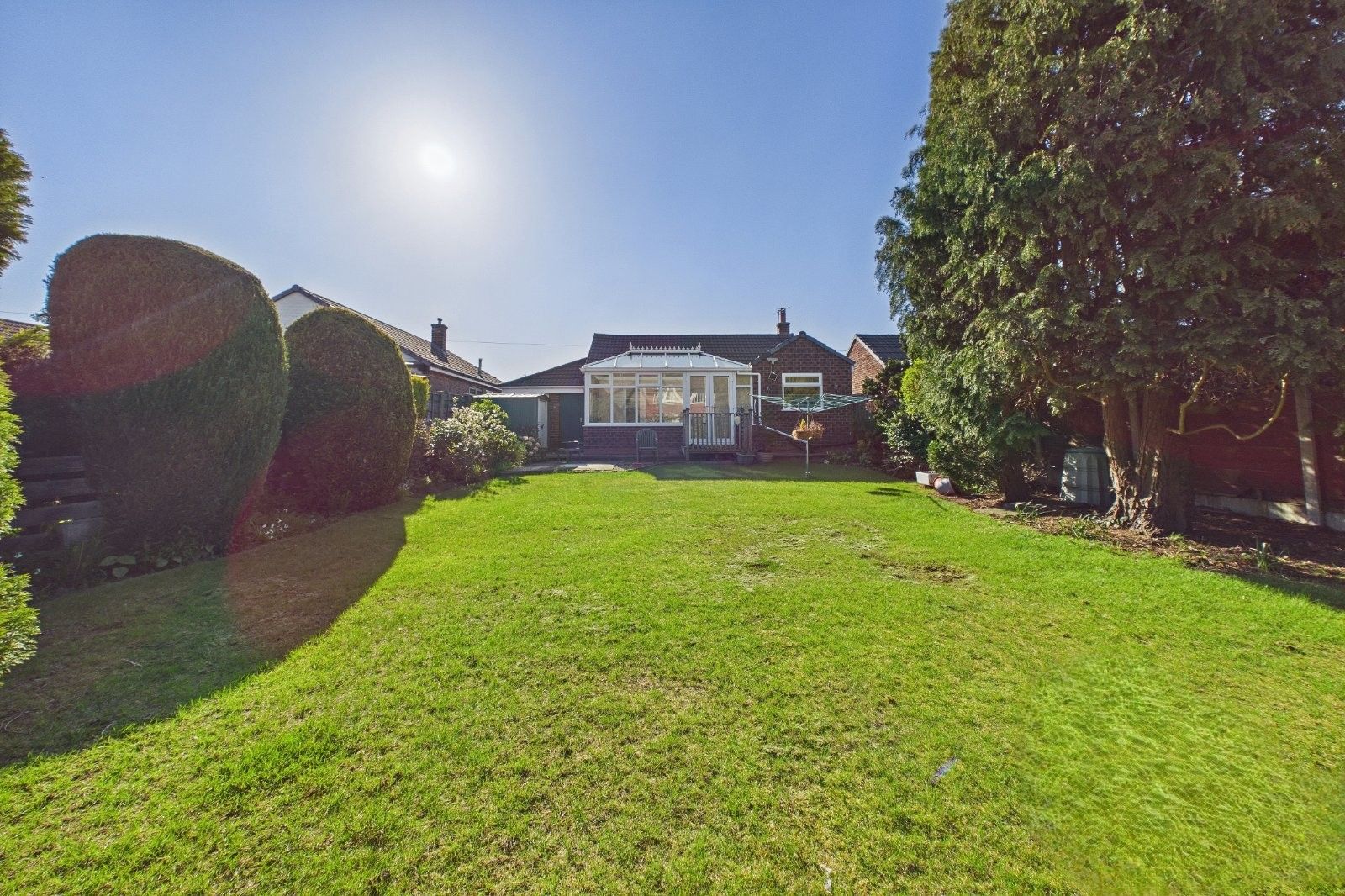 2 bedroom detached bungalow To Let in Stockport - Photograph 10.