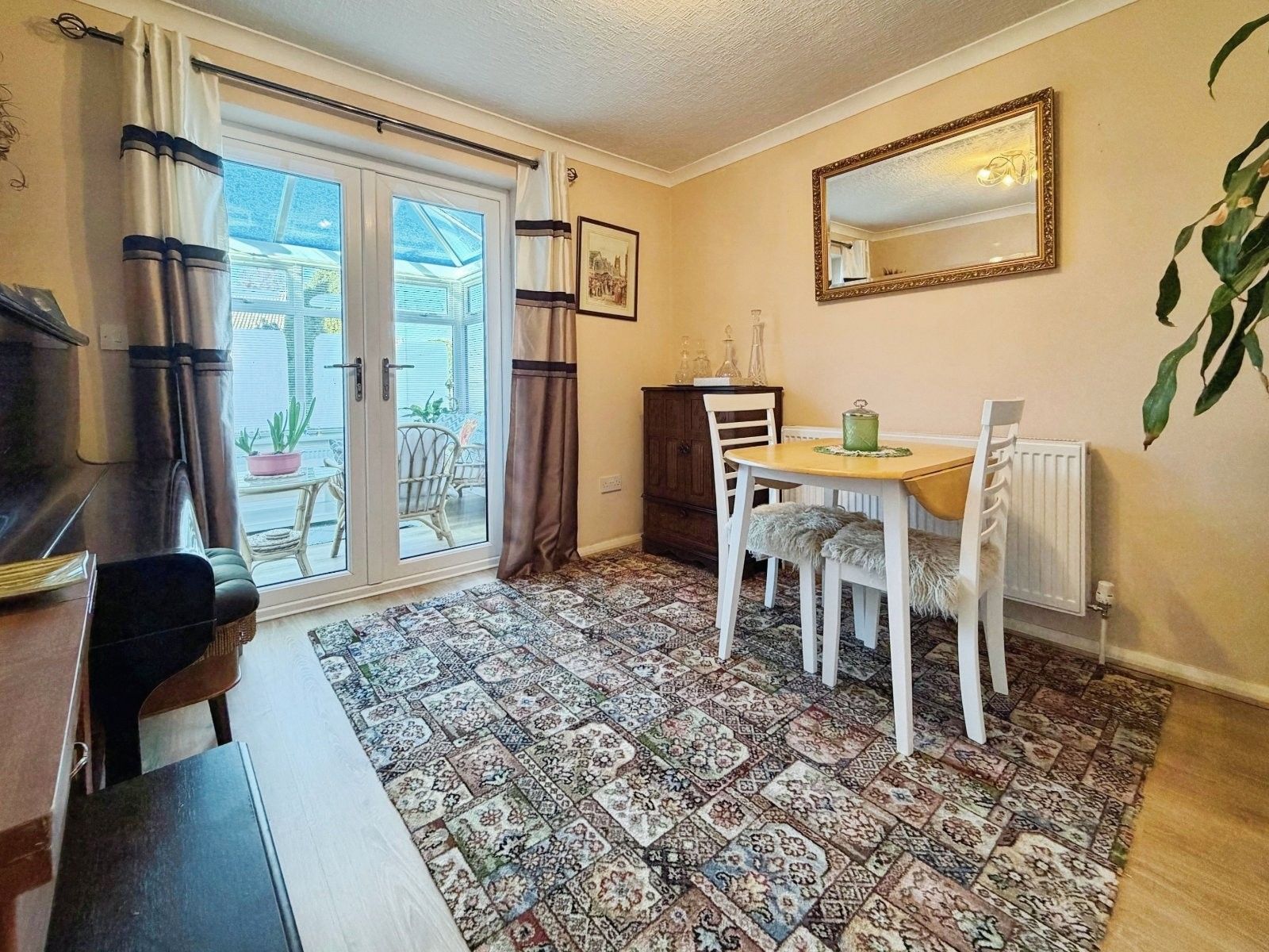 2 bedroom detached bungalow To Let in Stockport - Photograph 7.