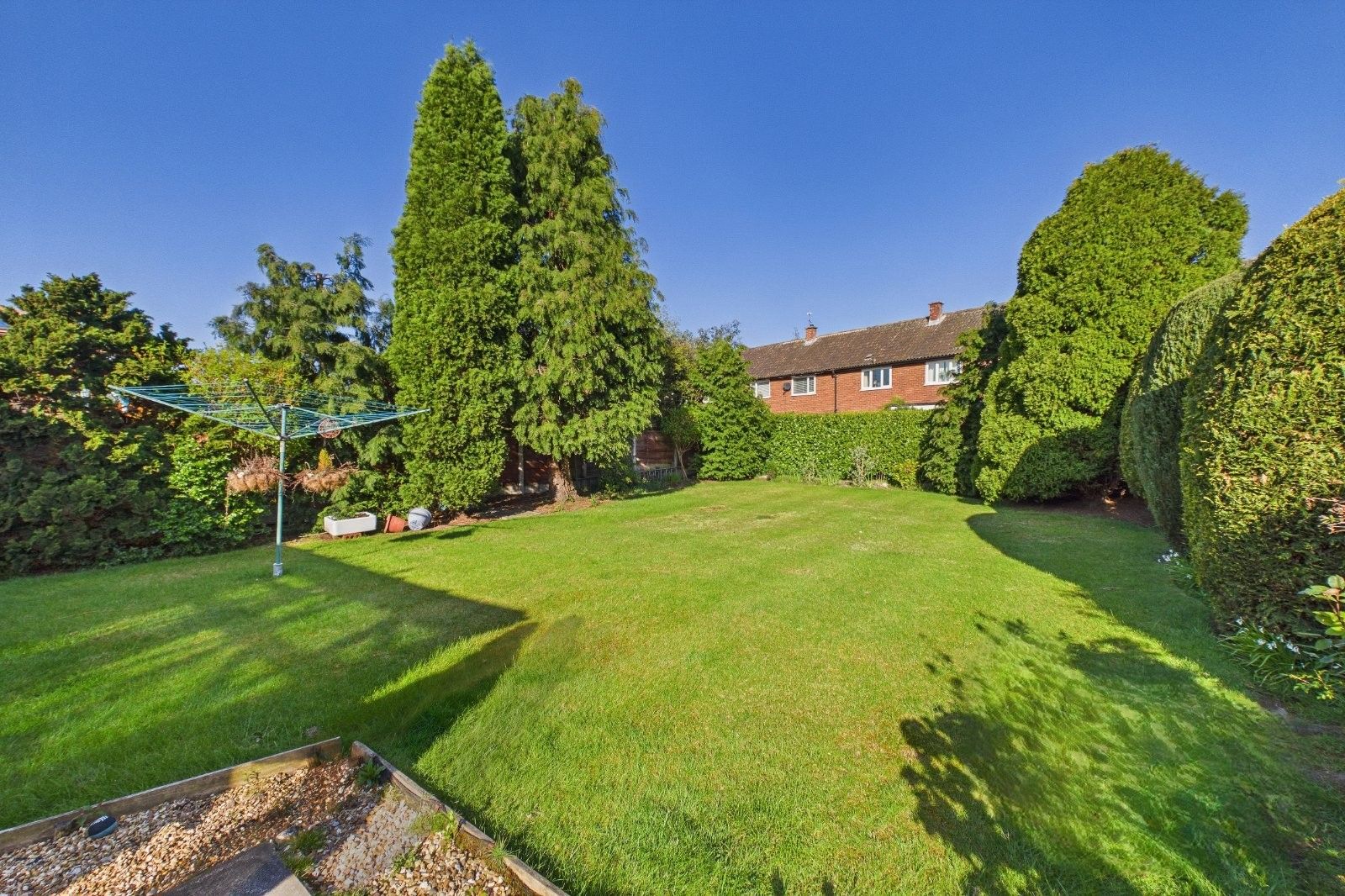 2 bedroom detached bungalow To Let in Stockport - Photograph 9.