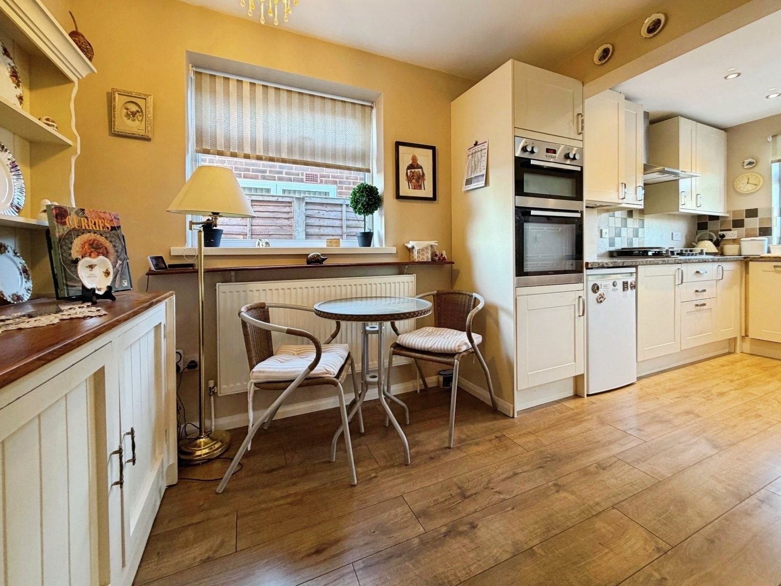 2 bedroom detached bungalow To Let in Stockport - Property photograph.