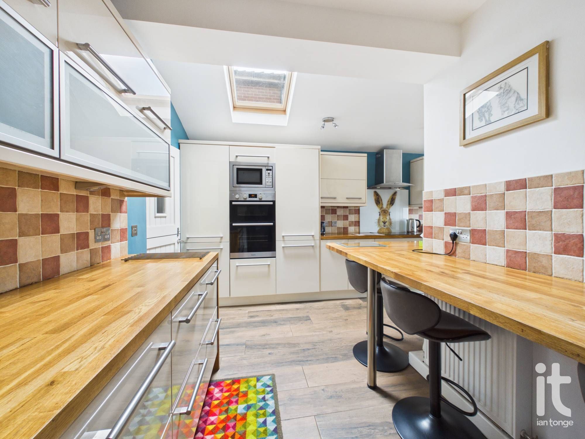 3 bedroom semi-detached house For Sale in Stockport - Property photograph.