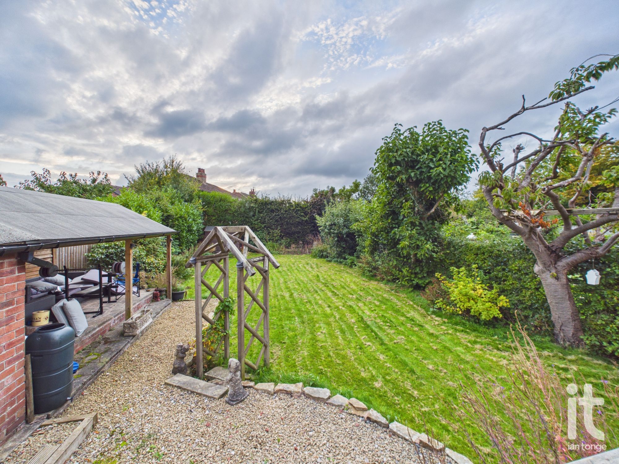 4 bedroom semi-detached house For Sale in Stockport - Property photograph.