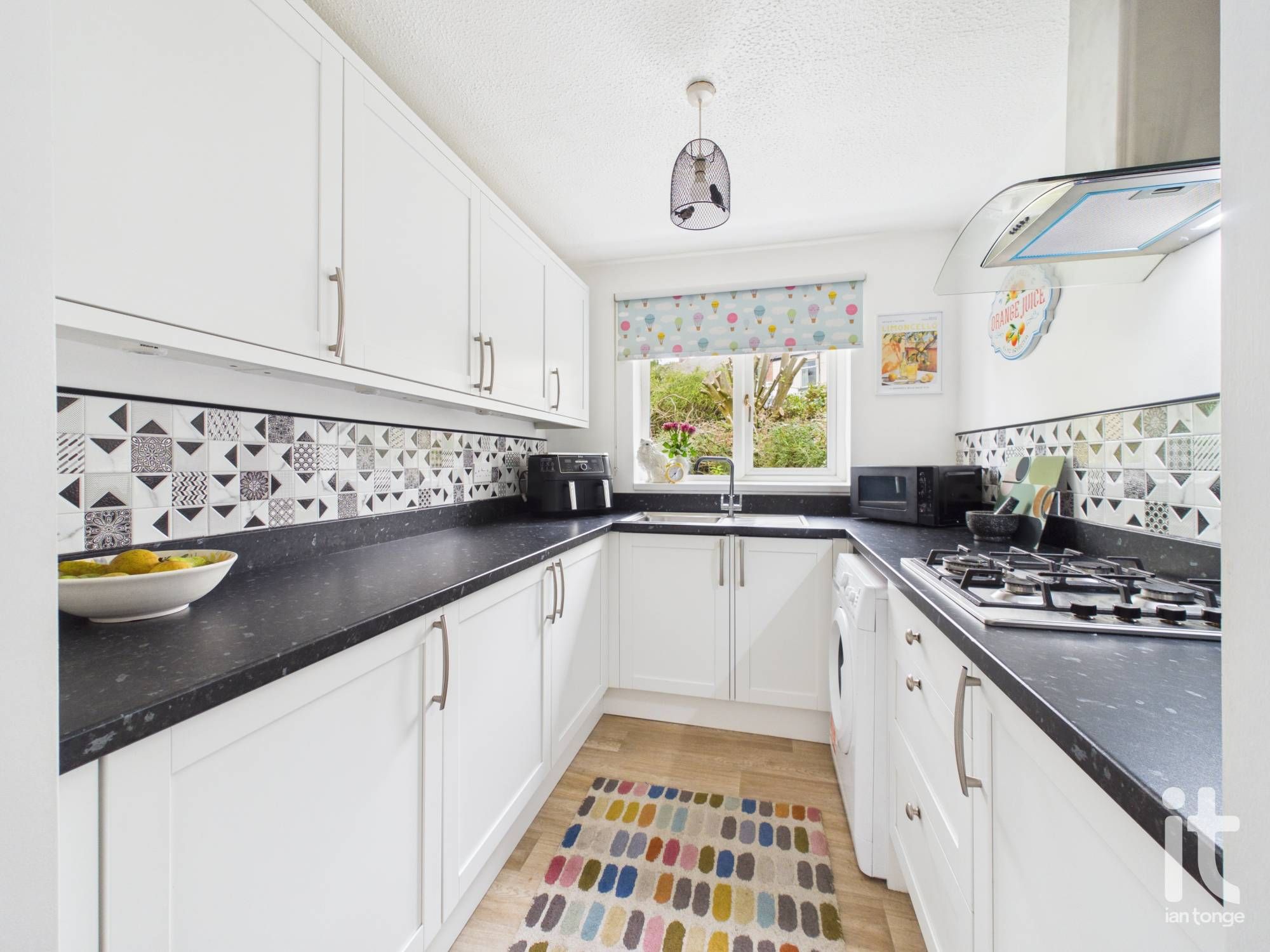 2 bedroom detached bungalow For Sale in Stockport - Photograph 6.