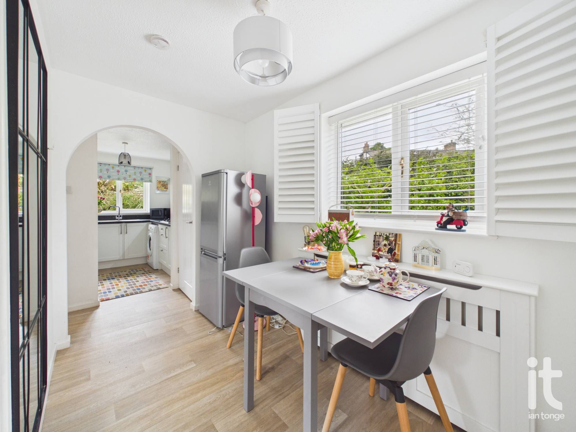 2 bedroom detached bungalow For Sale in Stockport - Photograph 4.