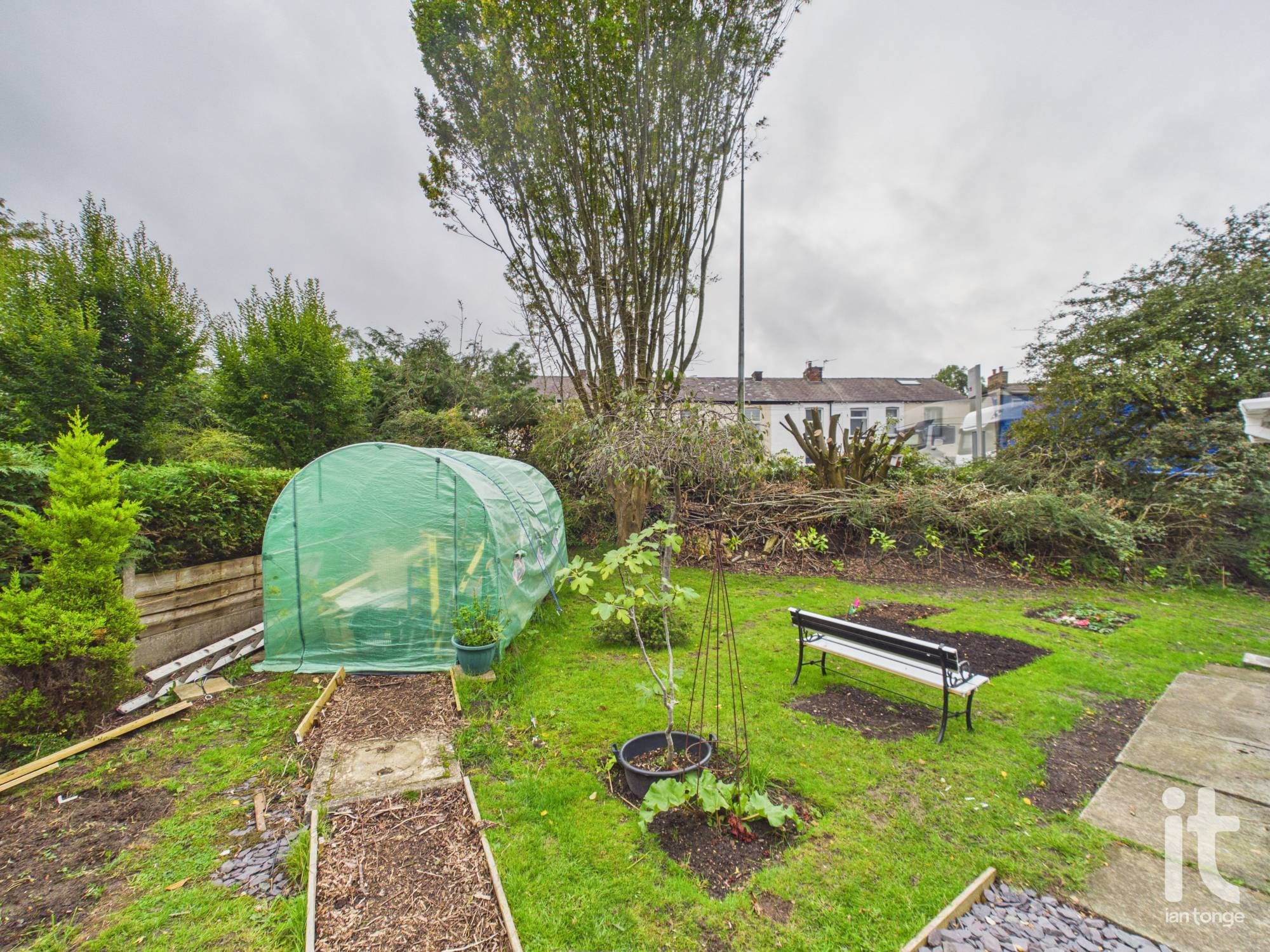2 bedroom detached bungalow For Sale in Stockport - Photograph 14.