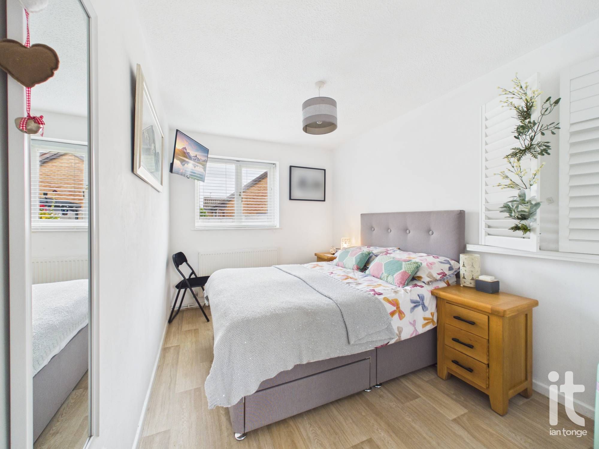 2 bedroom detached bungalow For Sale in Stockport - Photograph 9.