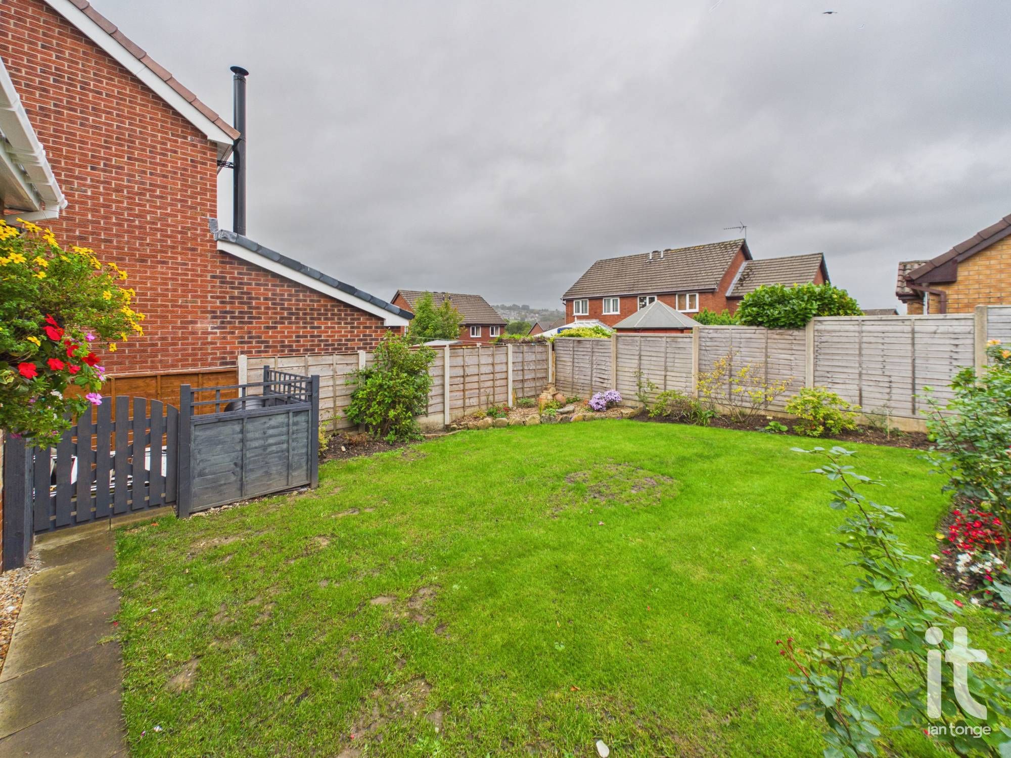 2 bedroom detached bungalow For Sale in Stockport - Property photograph.