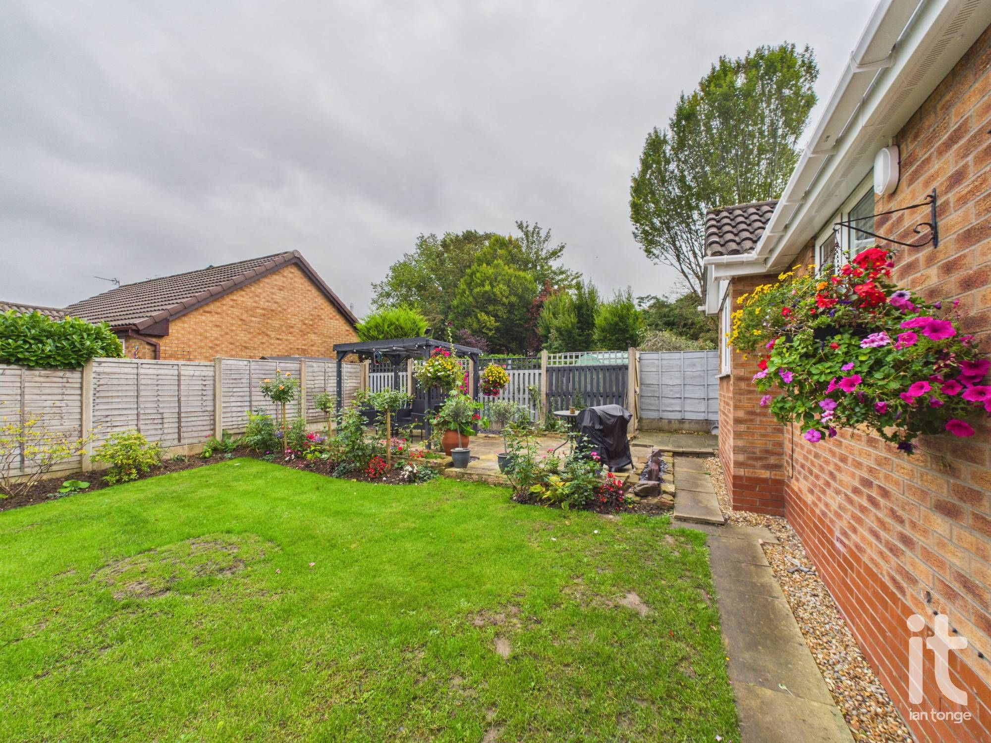 2 bedroom detached bungalow For Sale in Stockport - Photograph 11.