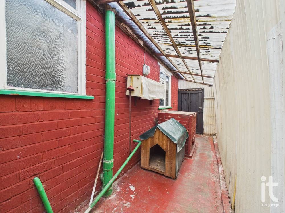 2 bedroom detached bungalow For Sale in Stockport - Photograph 11.