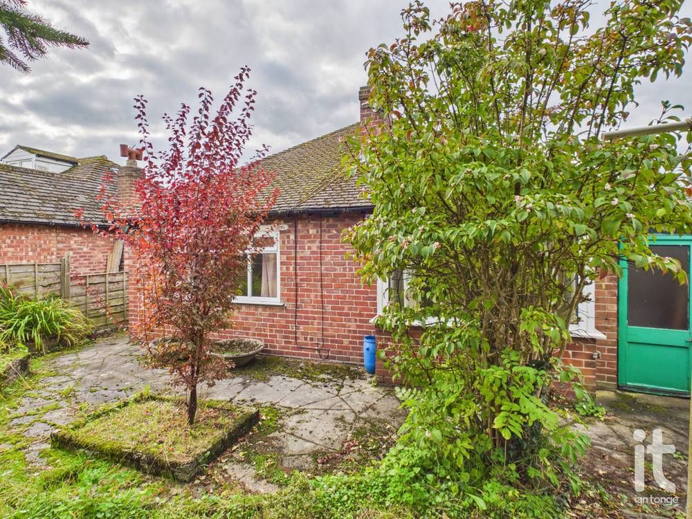 2 bedroom detached bungalow For Sale in Stockport - Photograph 13.