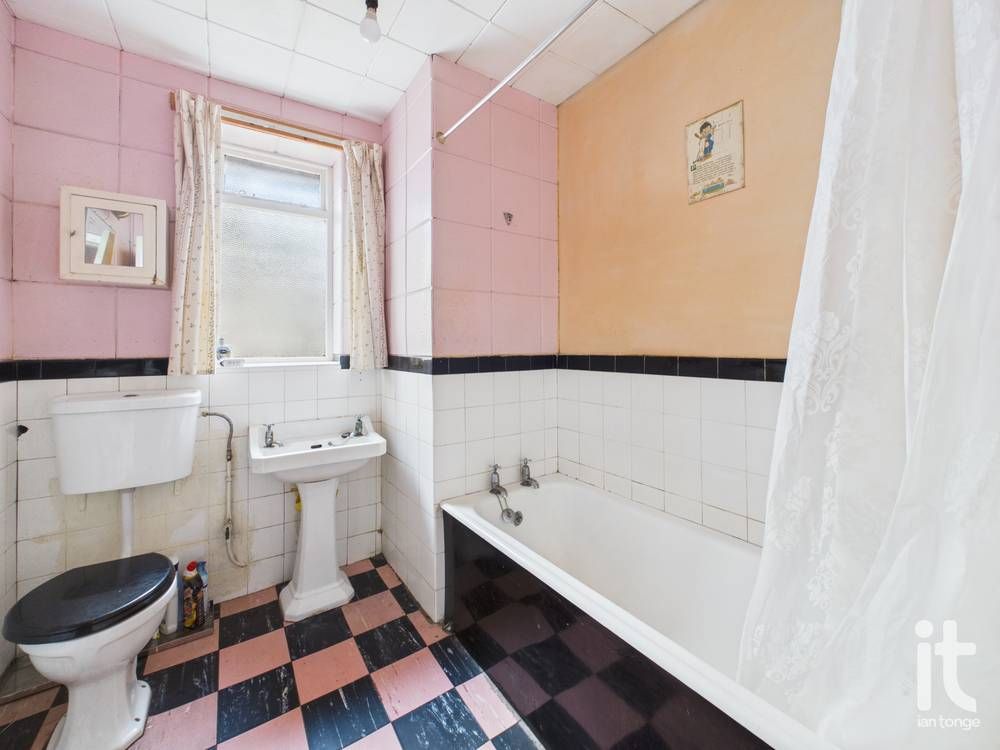 2 bedroom detached bungalow For Sale in Stockport - Photograph 7.