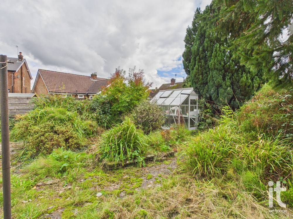2 bedroom detached bungalow For Sale in Stockport - Photograph 16.