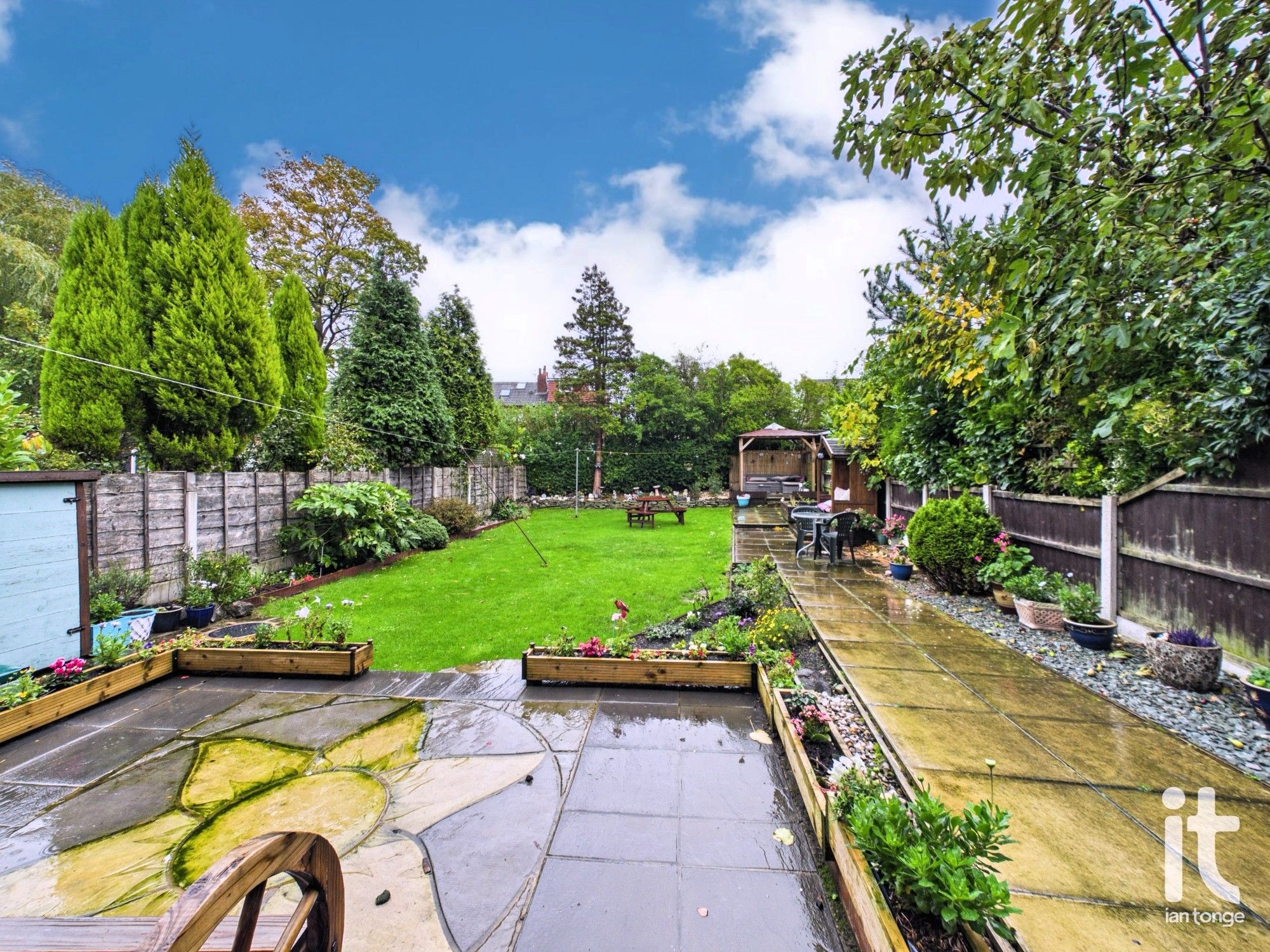 3 bedroom semi-detached house For Sale in Stockport - Property photograph.
