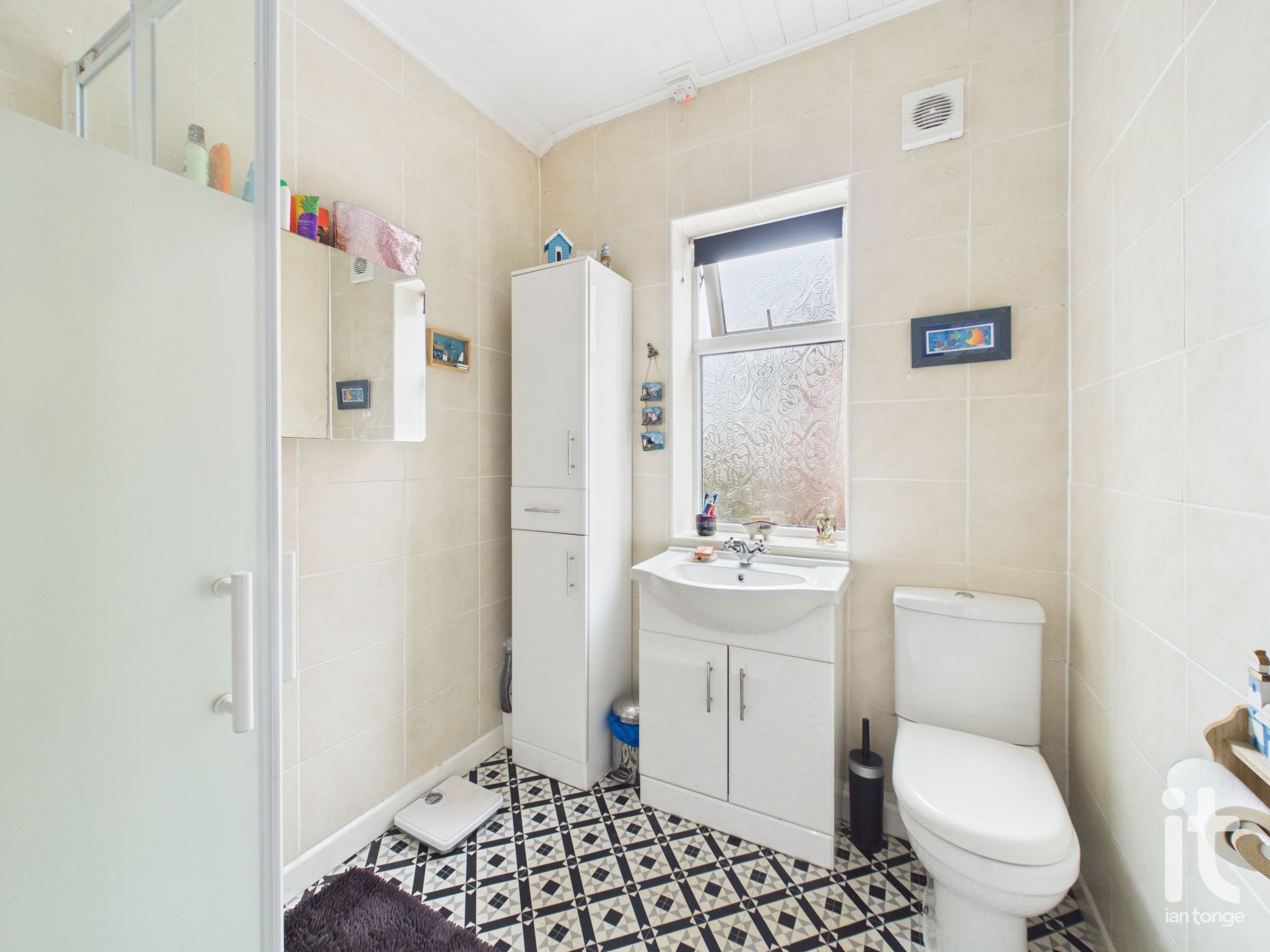 3 bedroom semi-detached house For Sale in Stockport - Photograph 16.