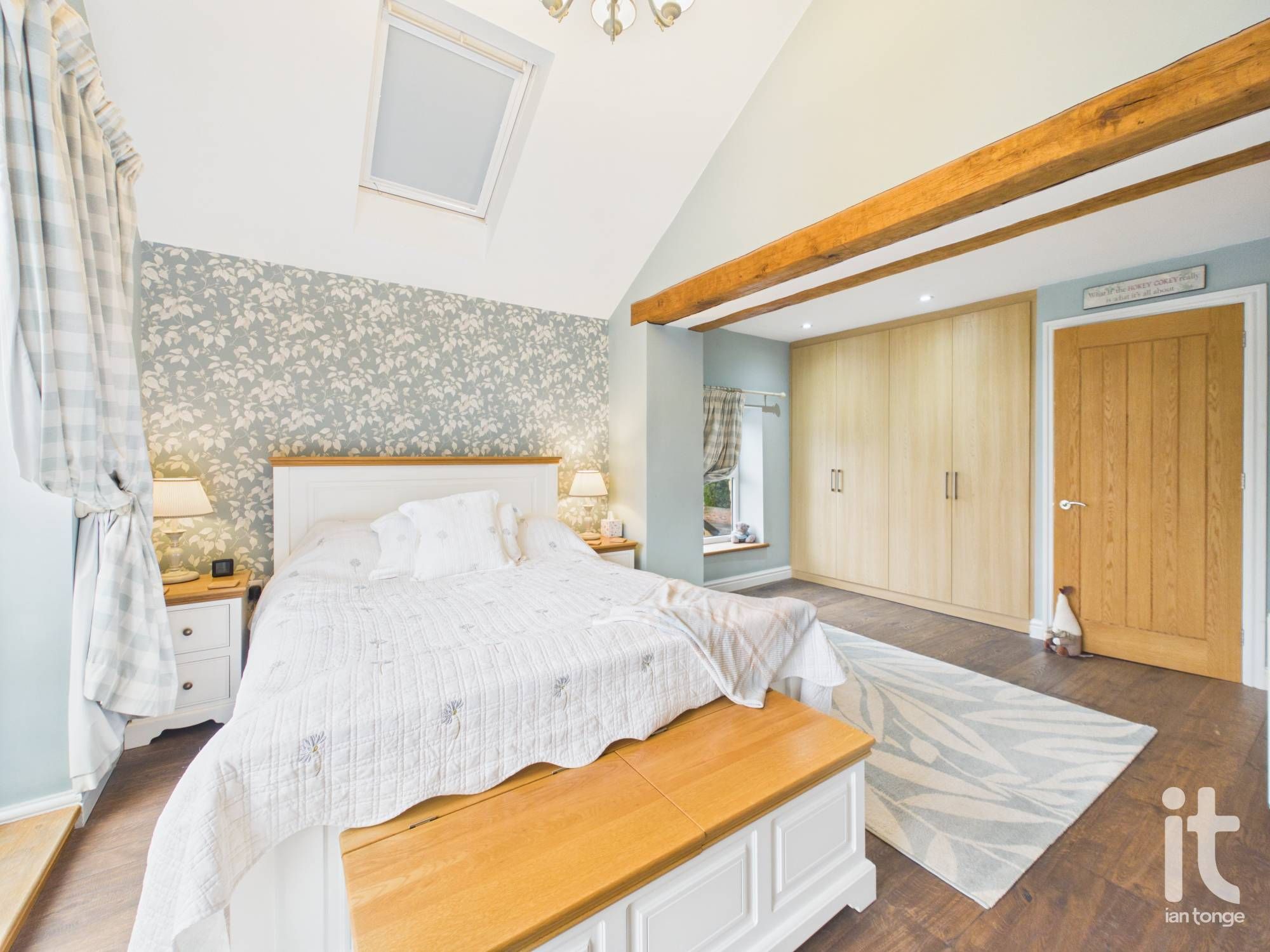 2 bedroom end terraced house For Sale in Stockport - Photograph 11.