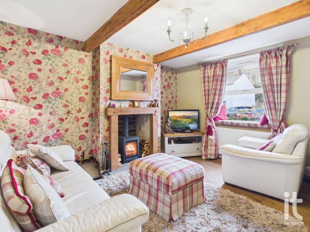 2 bedroom end terraced house For Sale in Stockport - Photograph 5.