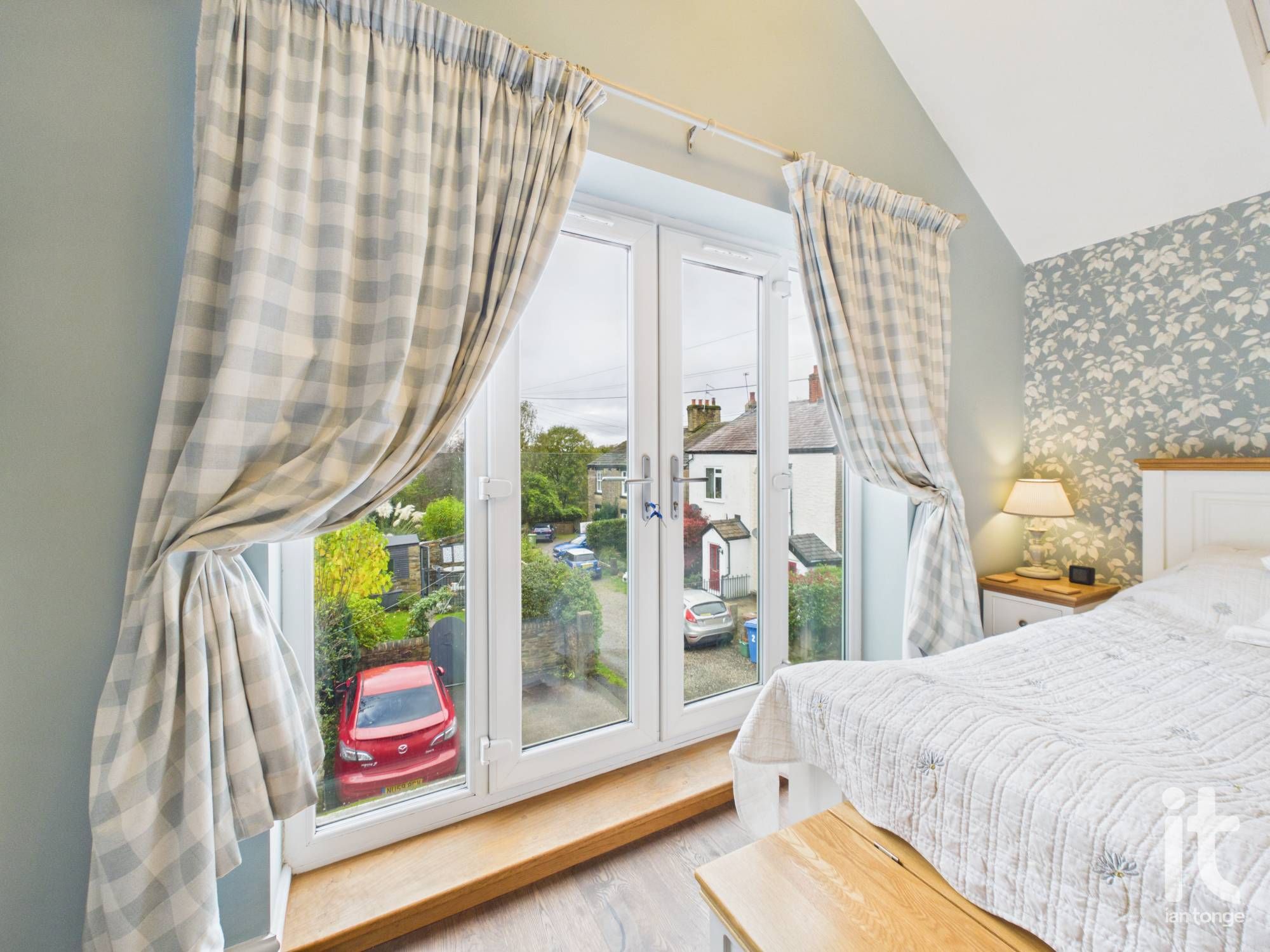 2 bedroom end terraced house For Sale in Stockport - Photograph 12.