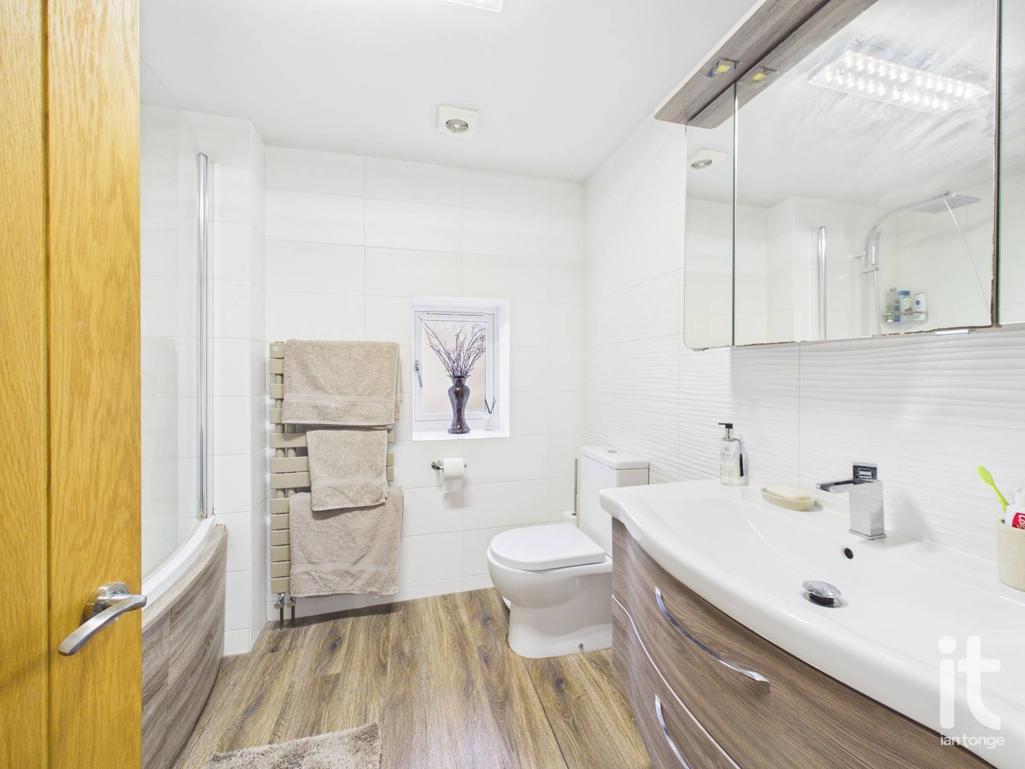 2 bedroom end terraced house For Sale in Stockport - Photograph 14.