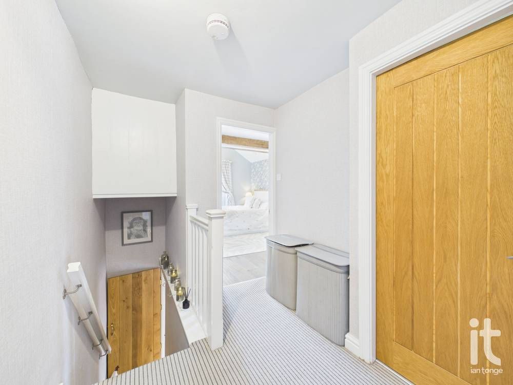 2 bedroom end terraced house For Sale in Stockport - Photograph 9.