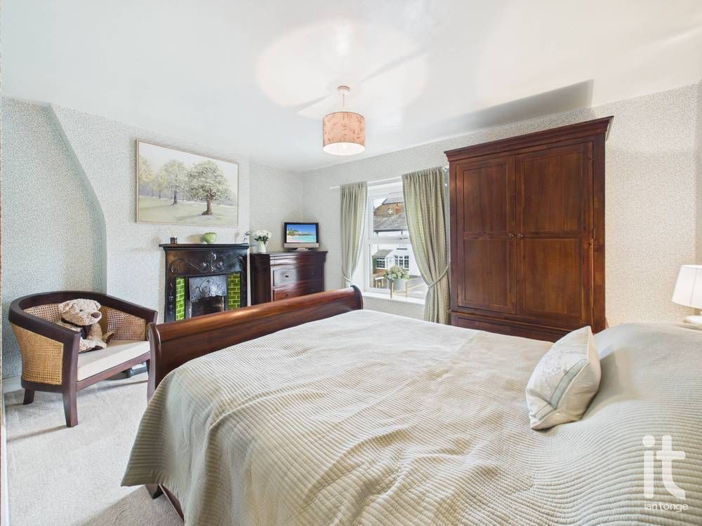 2 bedroom end terraced house For Sale in Stockport - Photograph 13.