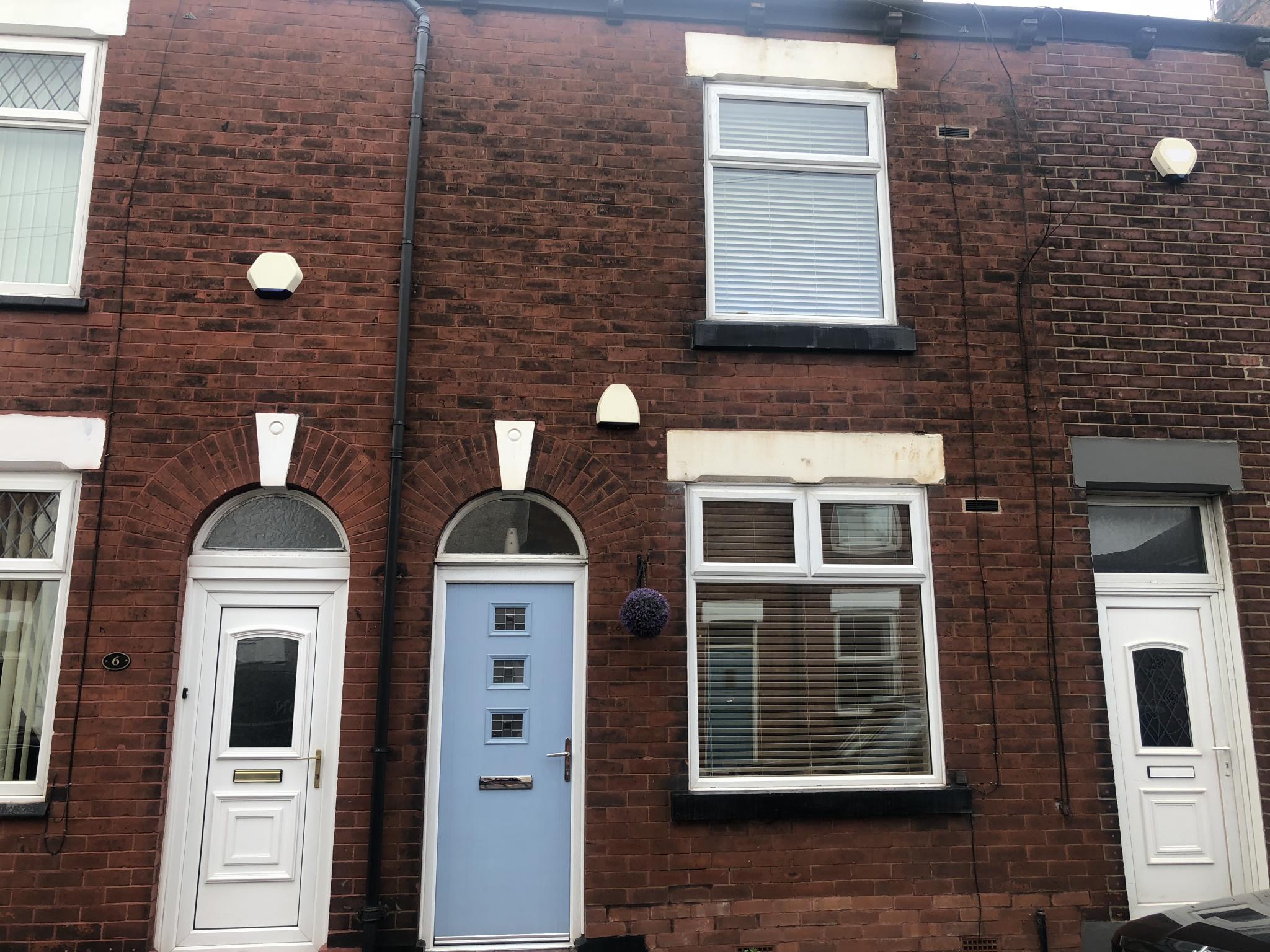 2 bedroom mid terraced house Let in Stockport - Photograph 1.