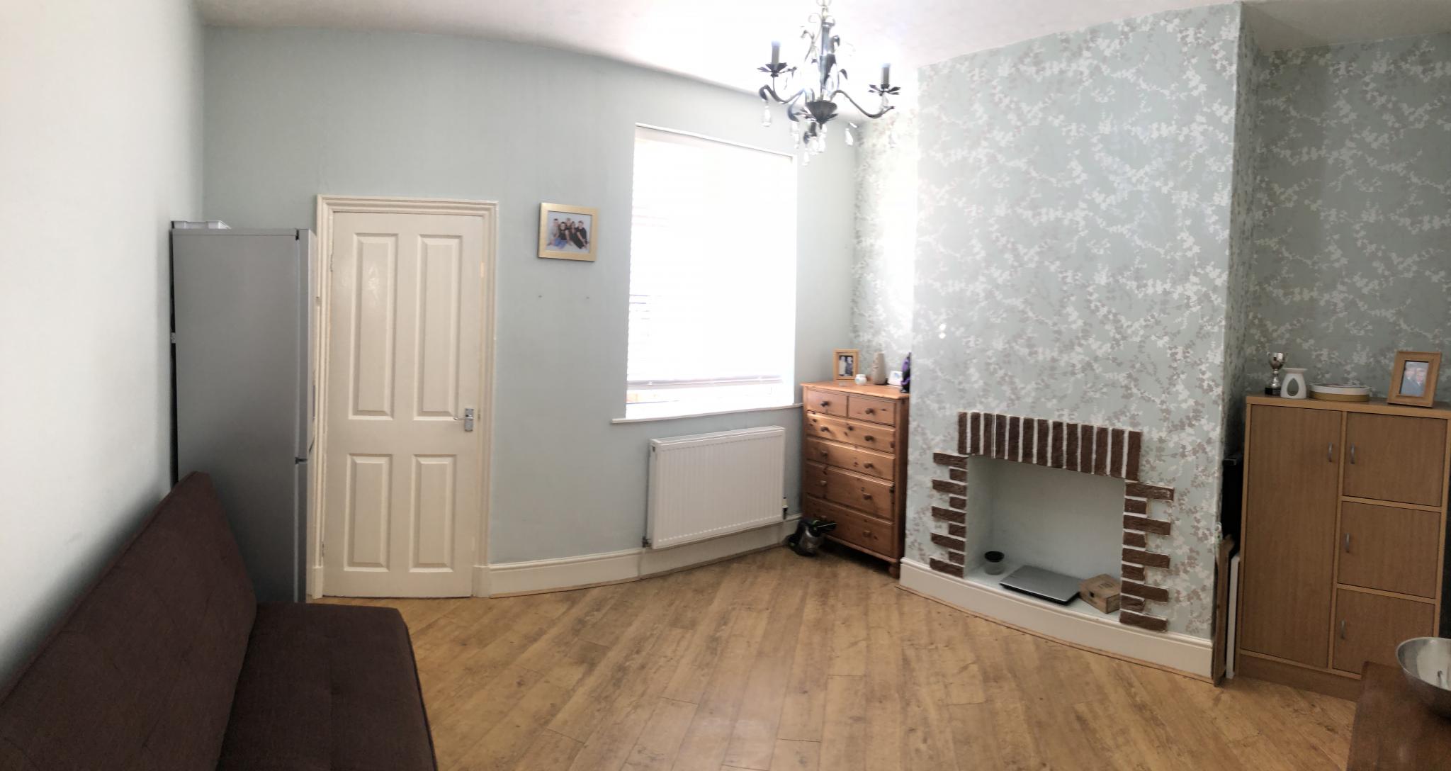 2 bedroom mid terraced house Let in Stockport - Photograph 4.