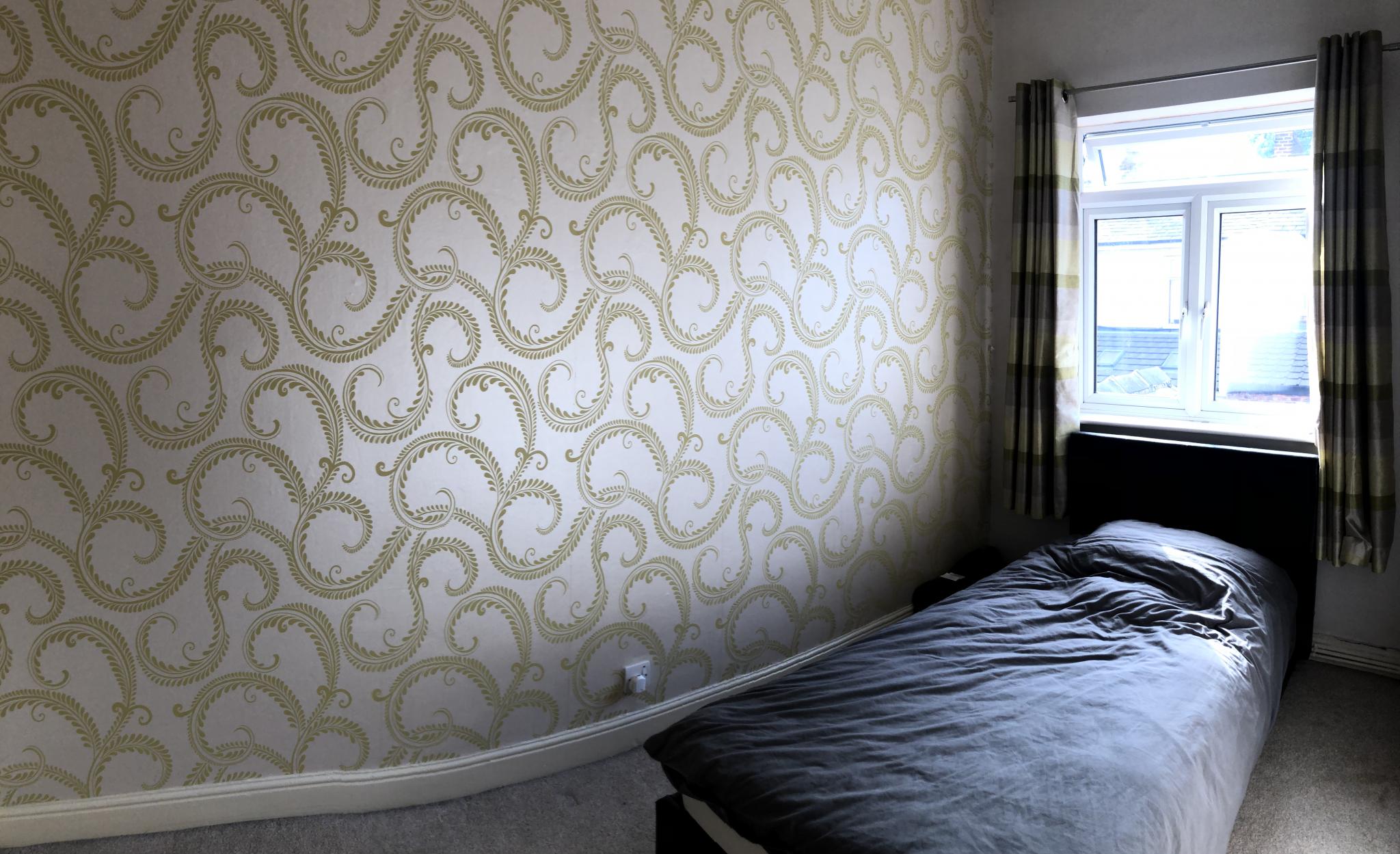 2 bedroom mid terraced house Let in Stockport - Photograph 7.