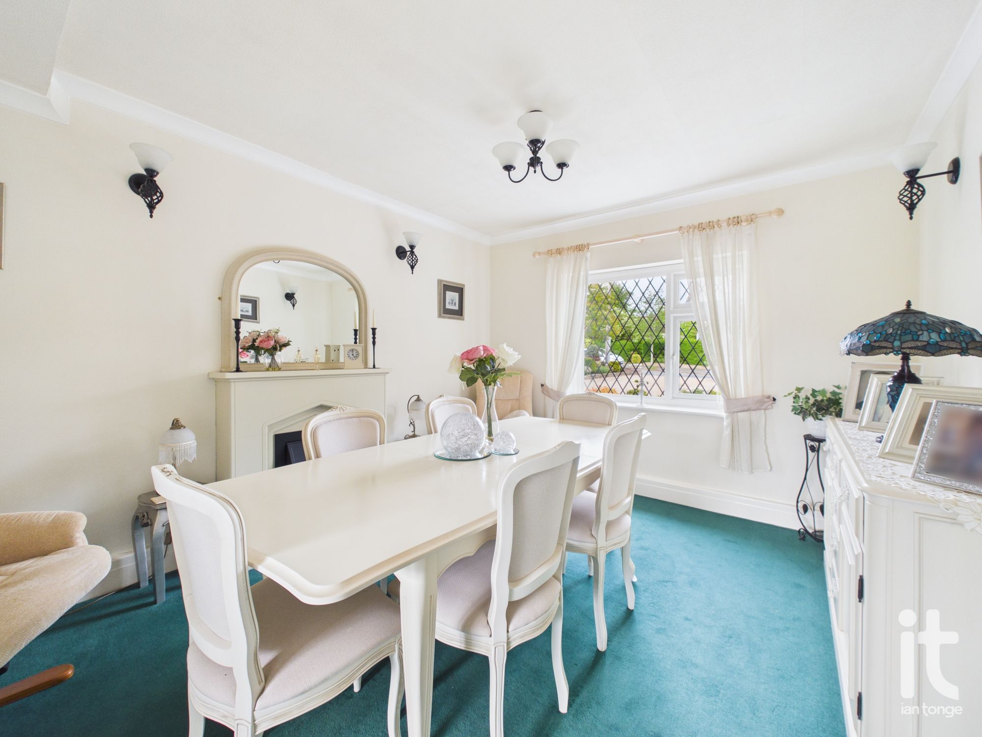 3 bedroom detached bungalow For Sale in Stockport - Photograph 16.