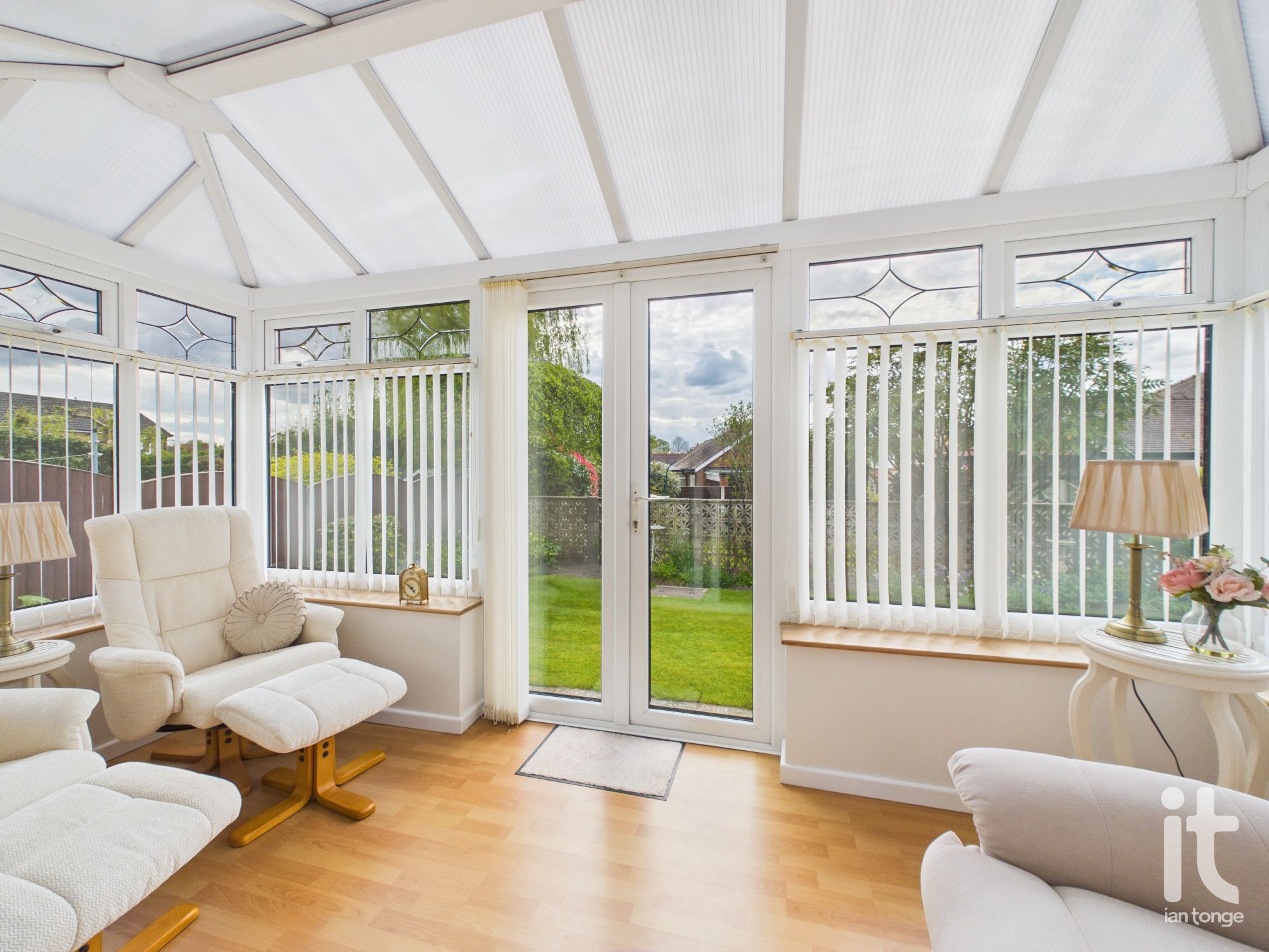 3 bedroom detached bungalow For Sale in Stockport - Photograph 3.
