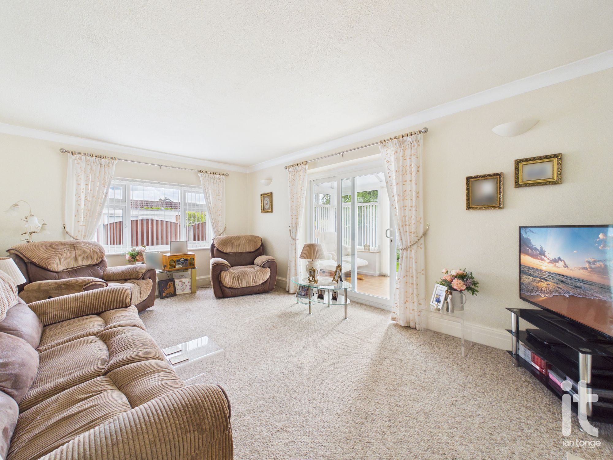 3 bedroom detached bungalow For Sale in Stockport - Photograph 2.