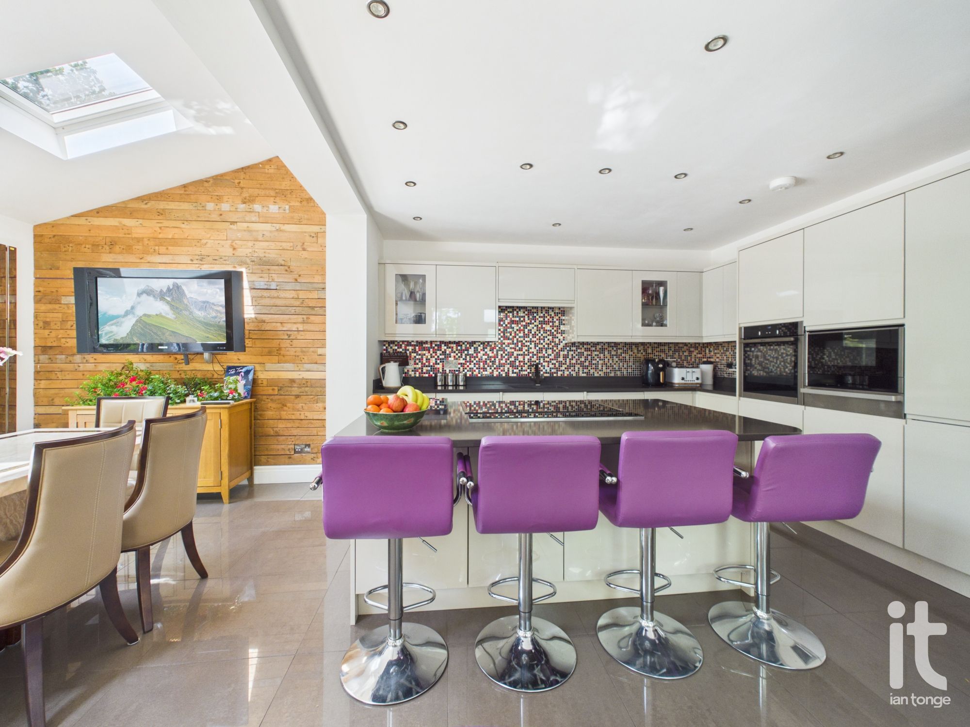 3 bedroom semi-detached house For Sale in Stockport - Photograph 13.