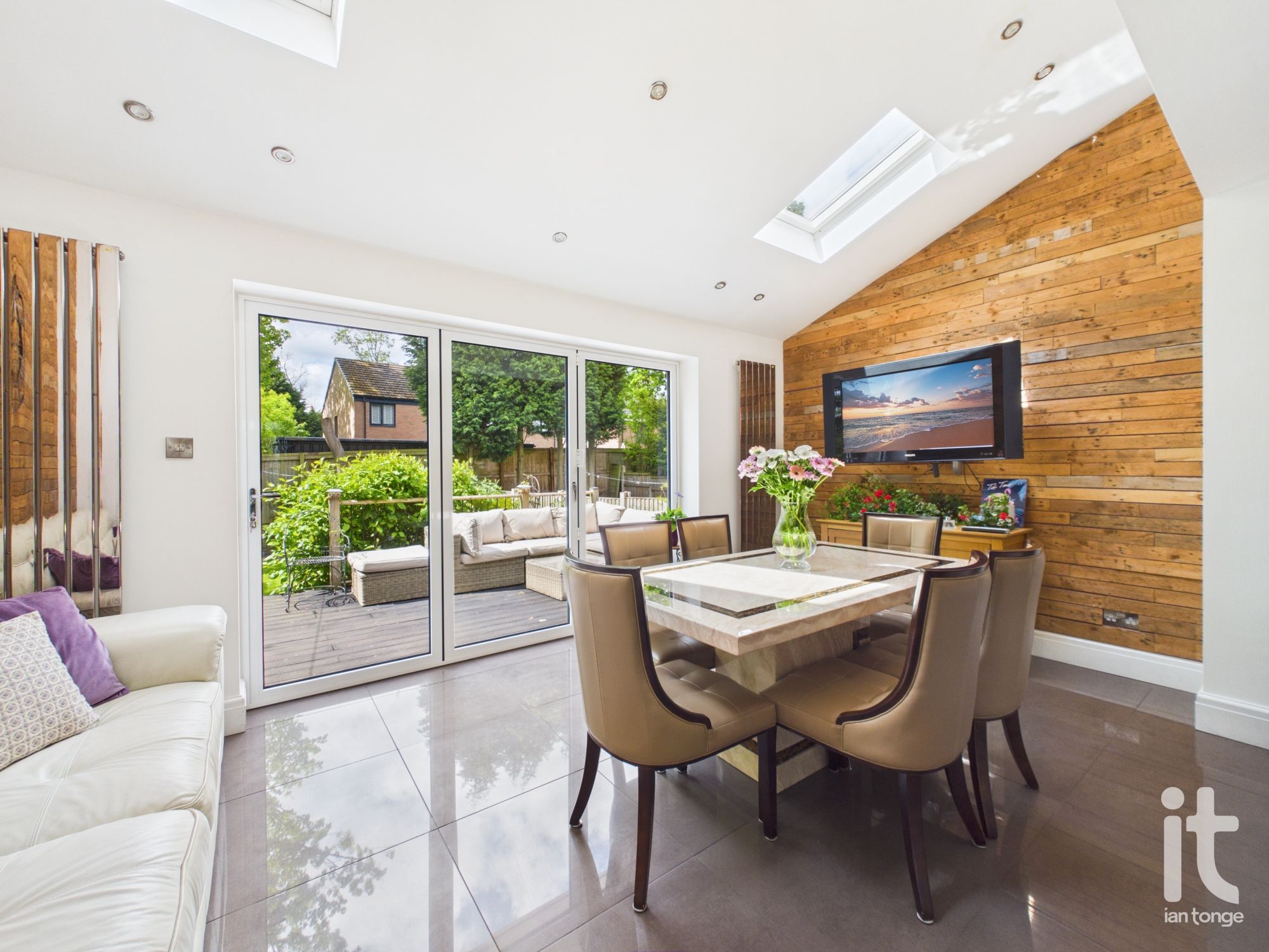 3 bedroom semi-detached house For Sale in Stockport - Photograph 10.