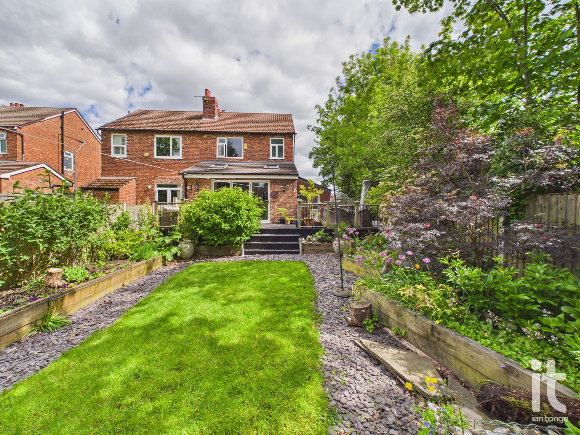 3 bedroom semi-detached house For Sale in Stockport - Property photograph.