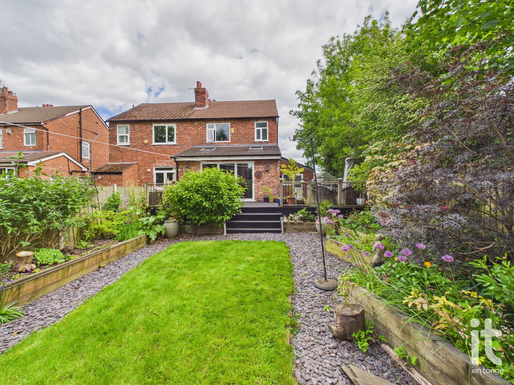 3 bedroom semi-detached house For Sale in Stockport - Photograph 25.