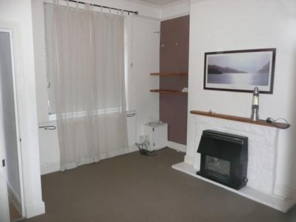 2 bedroom mid terraced house Let in Dukinfield - 0.